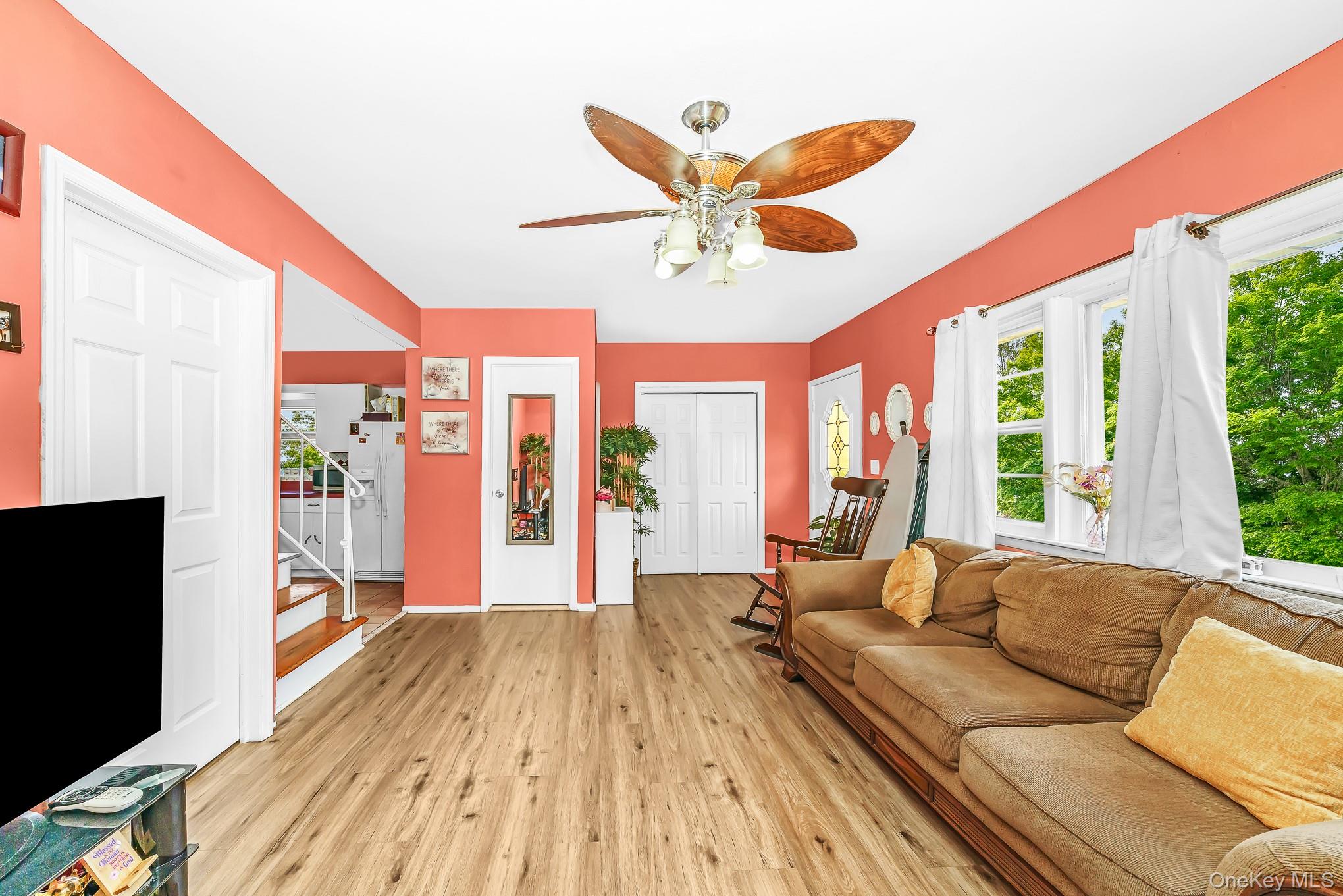 9 Van Cedar Street Property Photo 11