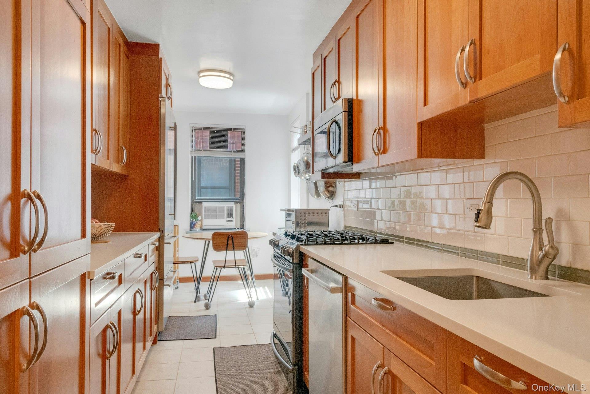 445 W 240th Street 6a Property Photo 4