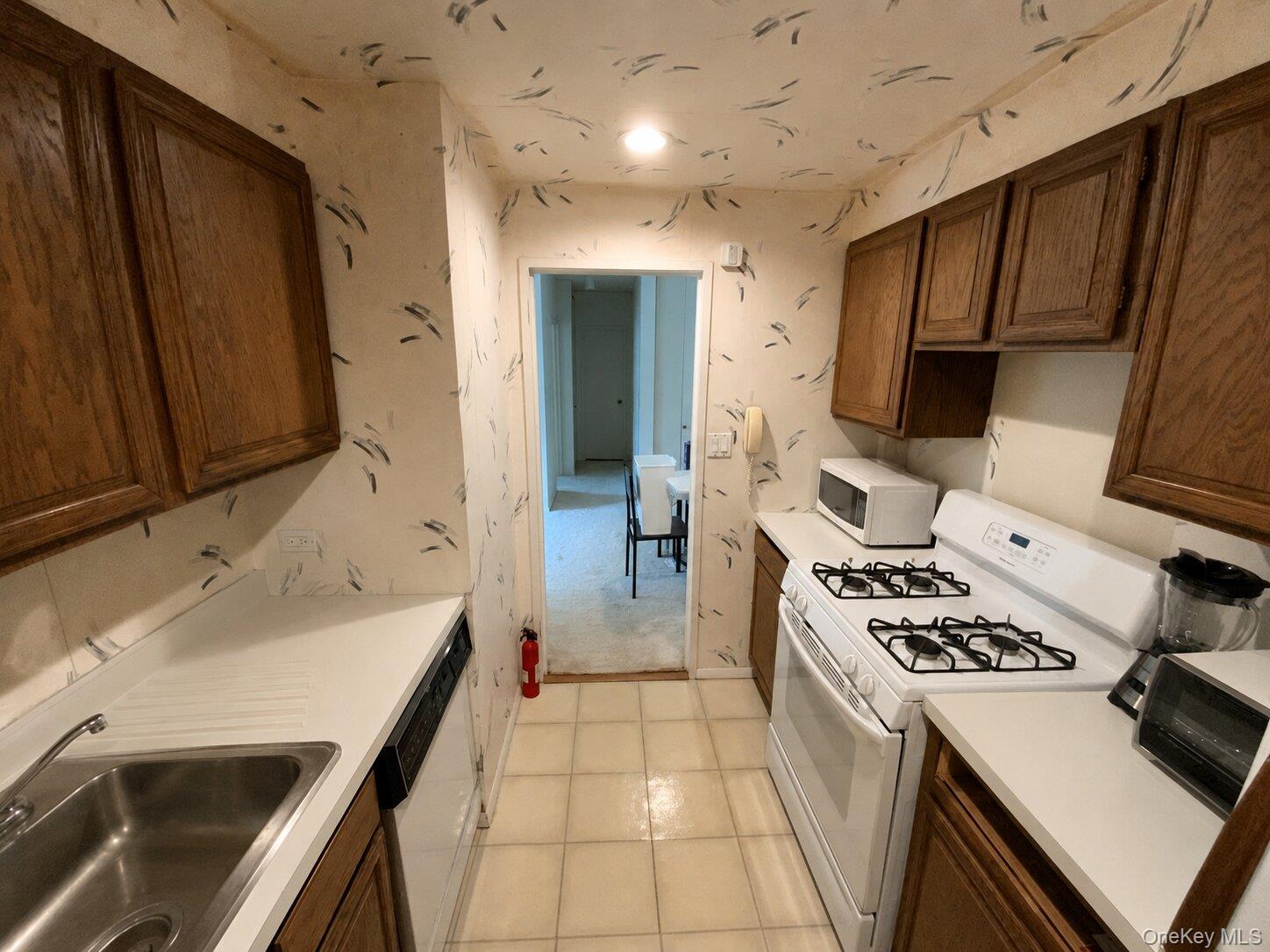 26910 Grand Central Parkway 4m Property Photo 7