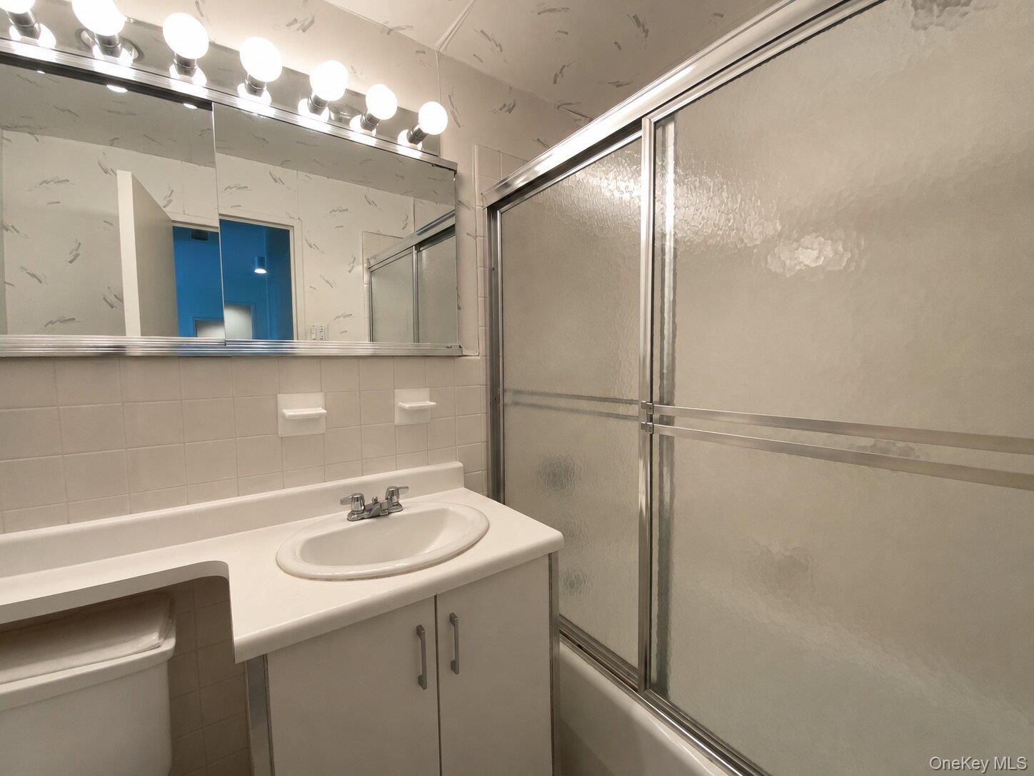 26910 Grand Central Parkway 4m Property Photo 10