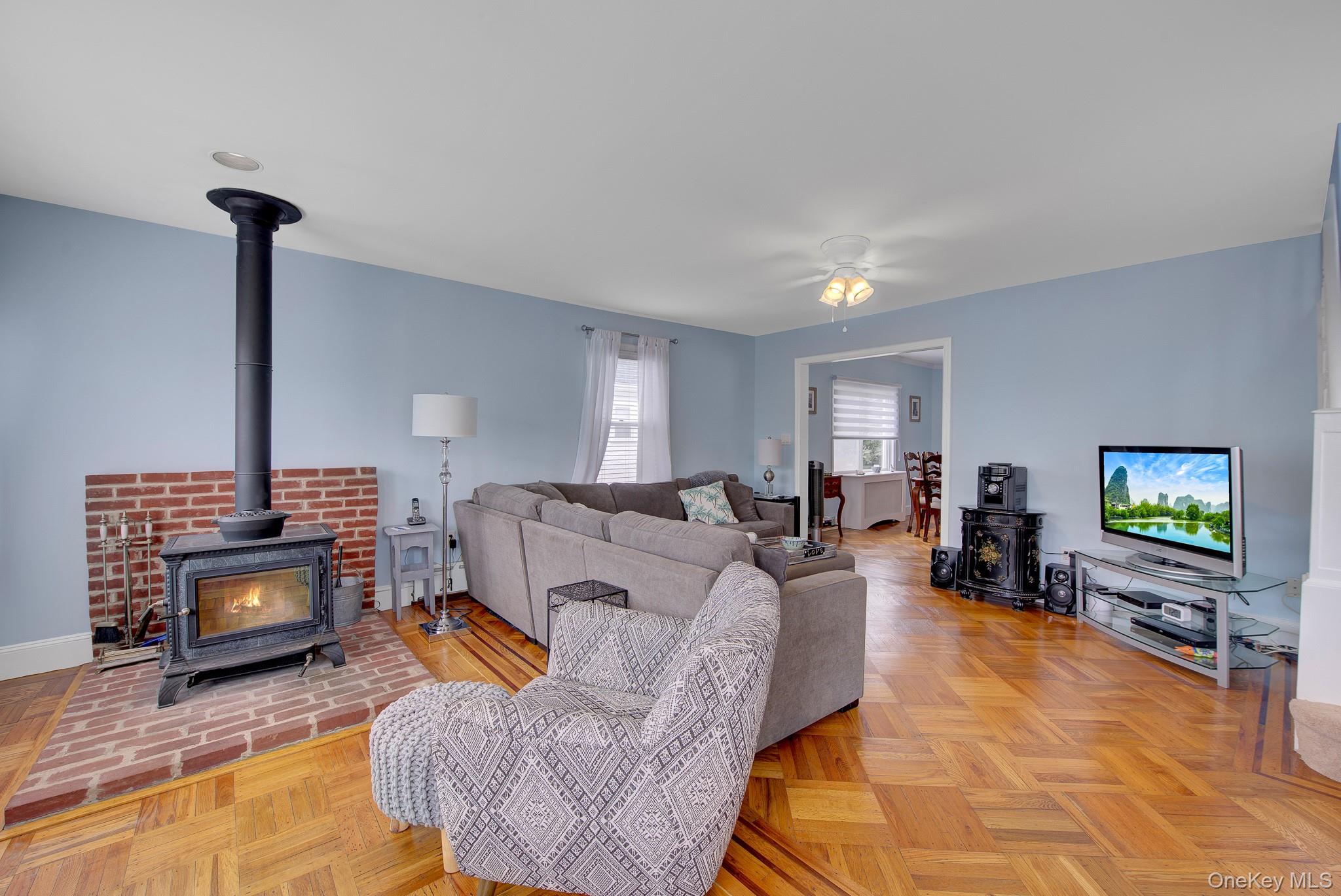 342 E Walnut Street Property Photo 4