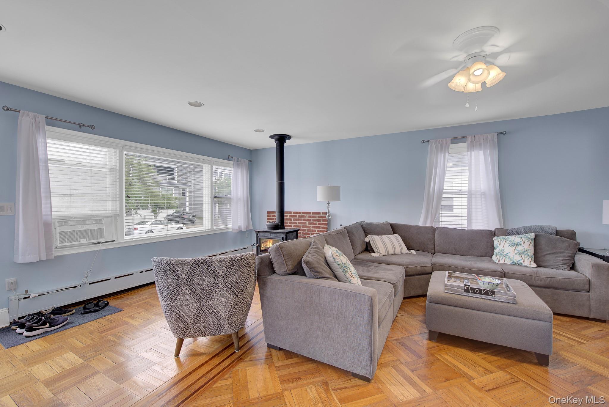 342 E Walnut Street Property Photo 5