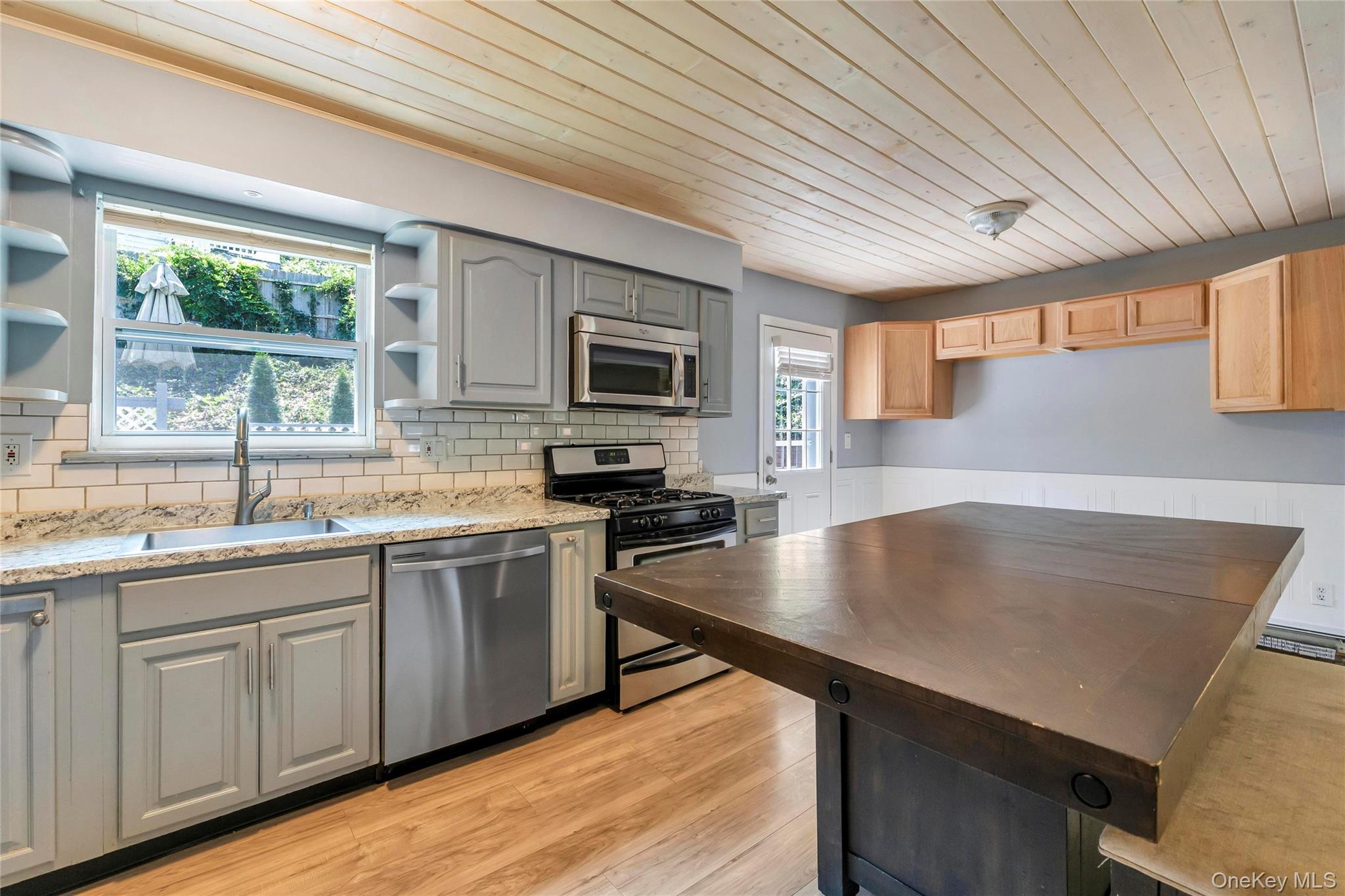 14 Seaside Avenue Property Photo 12