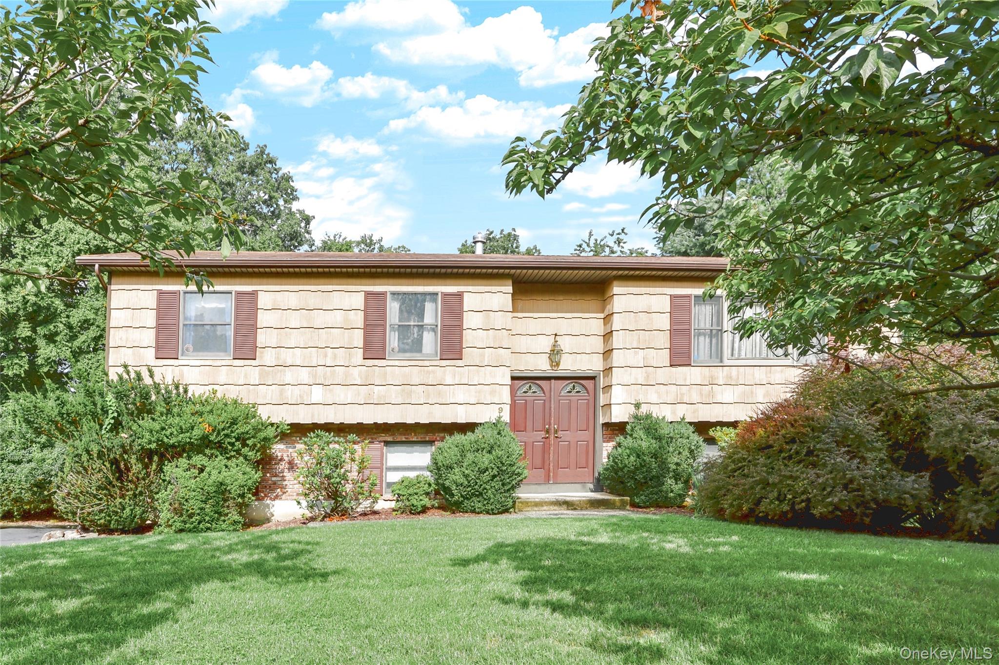 9 Rockridge Drive Property Photo 2