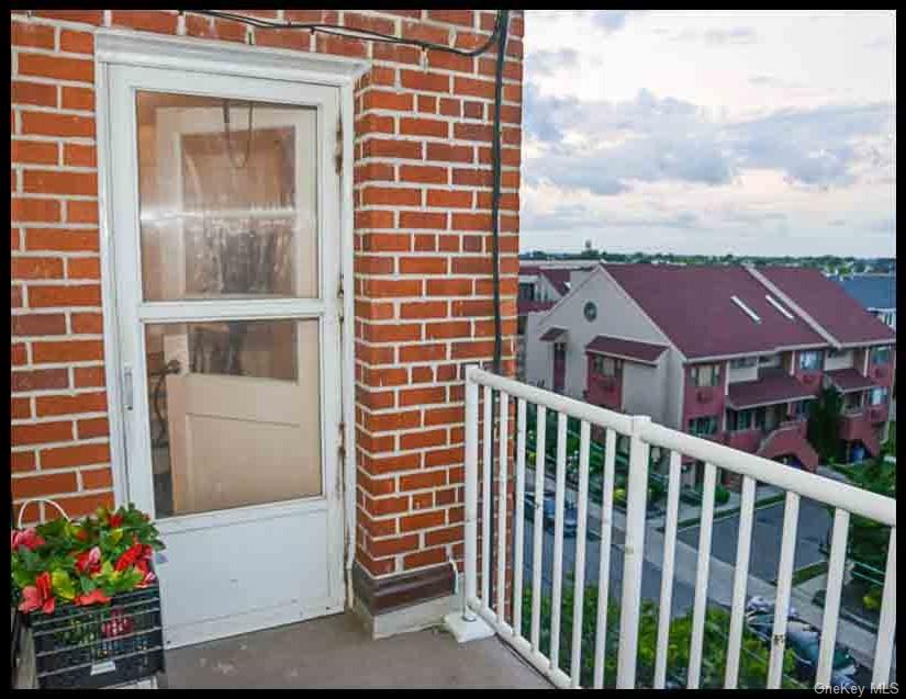 666 Shore #4j Property Photo 22
