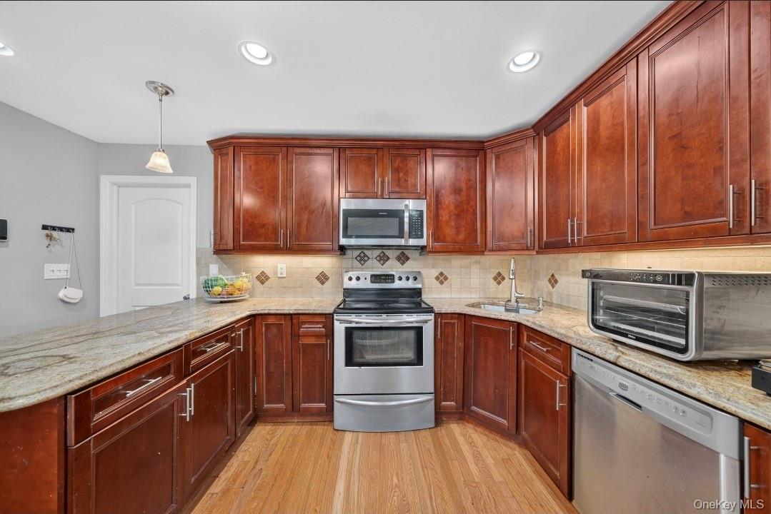 60 Lincoln Avenue Property Photo 14
