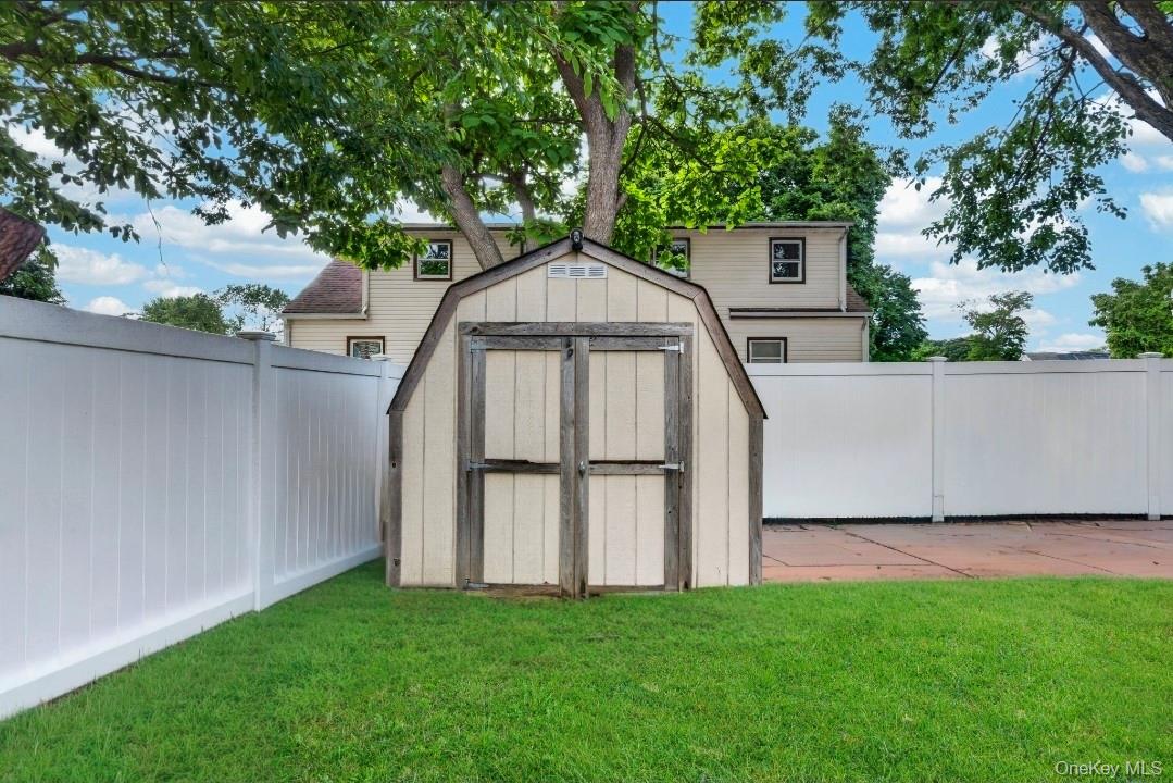 60 Lincoln Avenue Property Photo 30