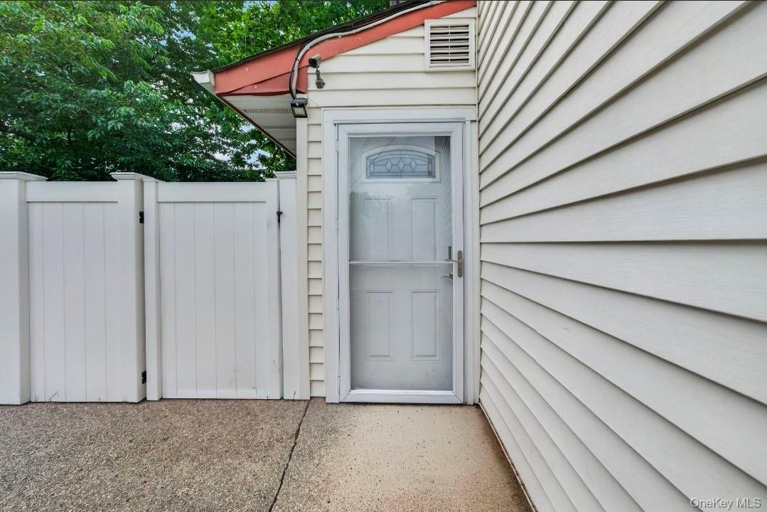 60 Lincoln Avenue Property Photo 33