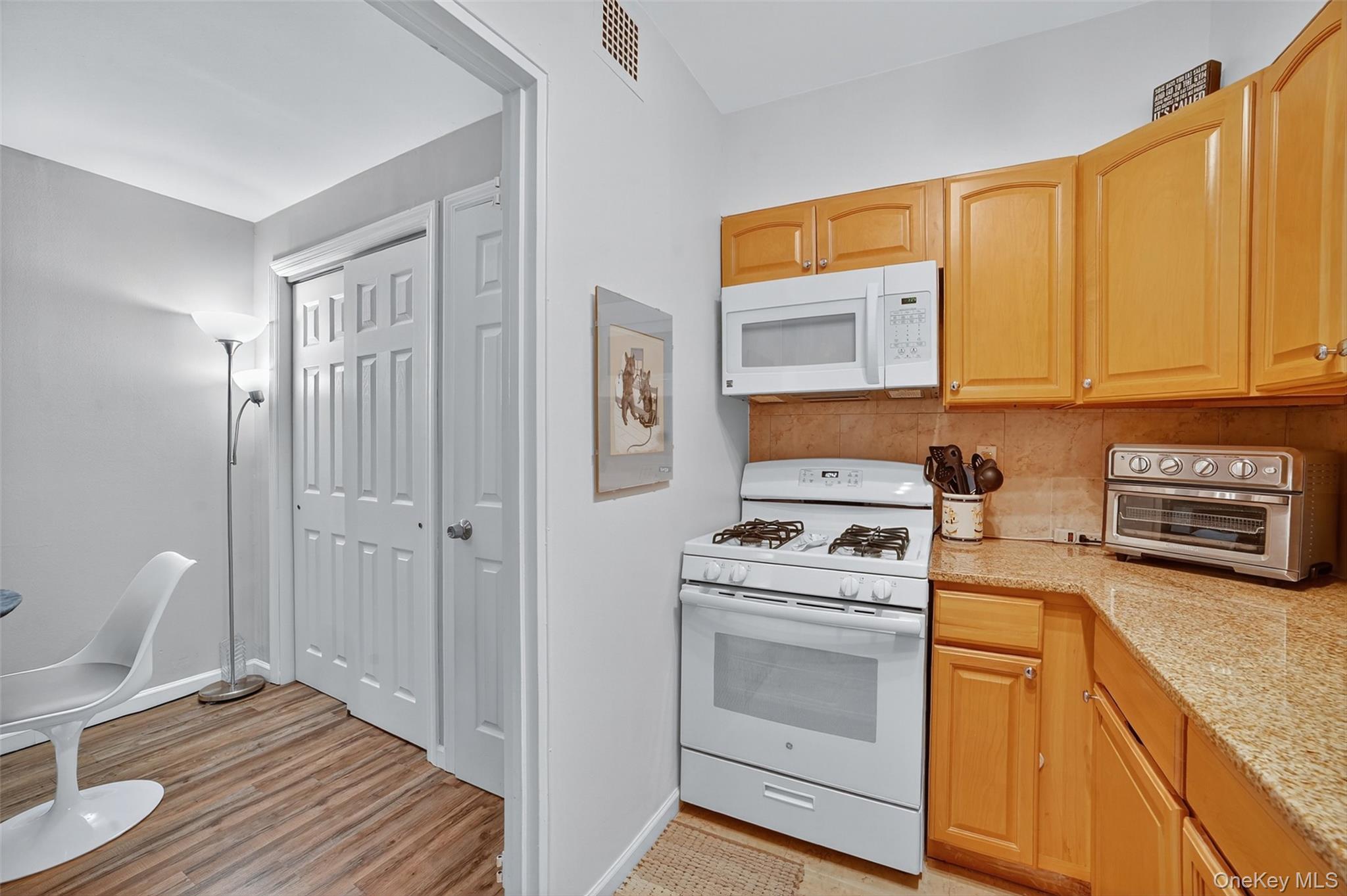 1101 Midland Avenue 121 Property Photo 6