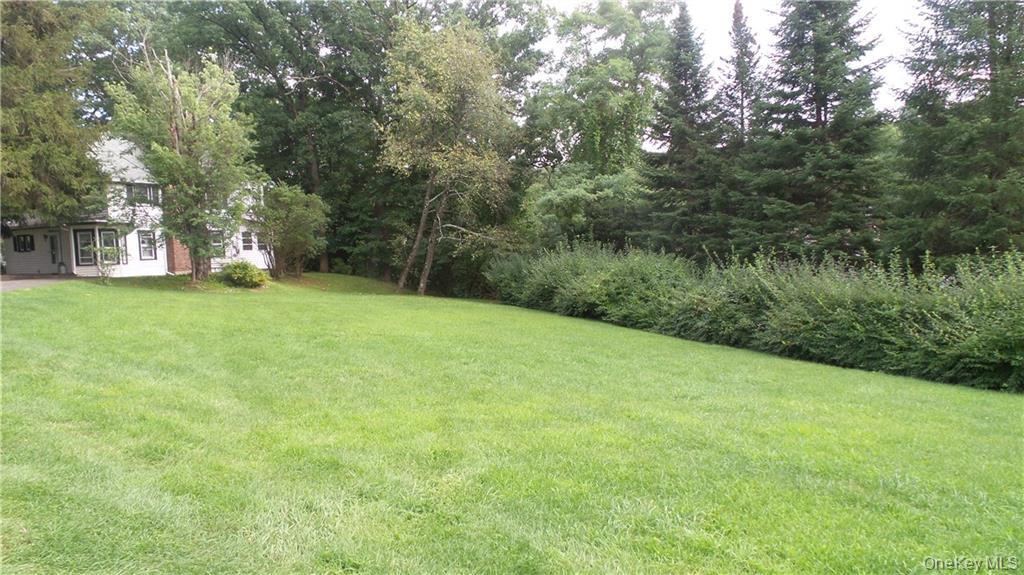70 Suffern Lane Property Photo 2
