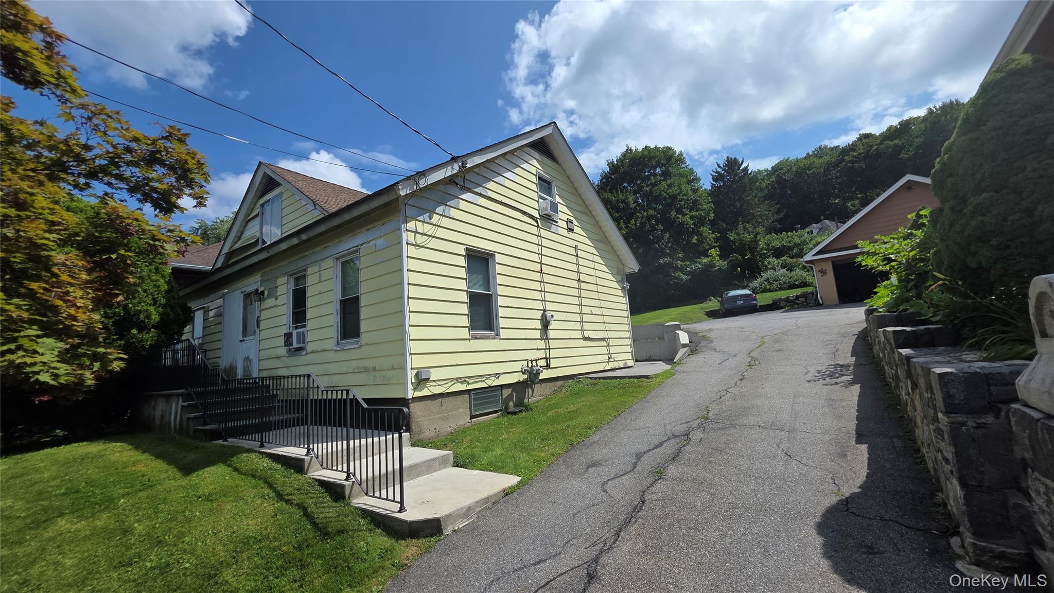 2599 Carmel Avenue Property Photo 1