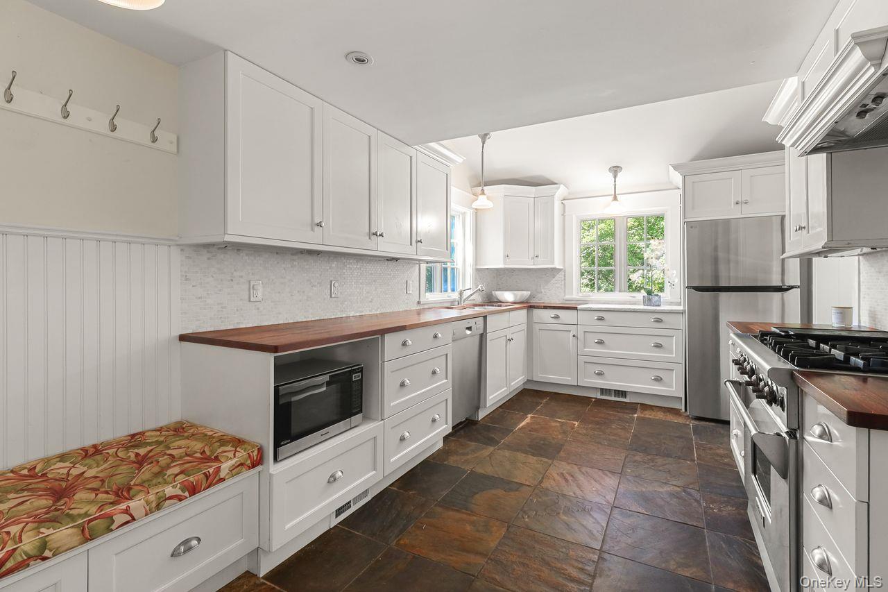 1059 Hanover Street Property Photo 23