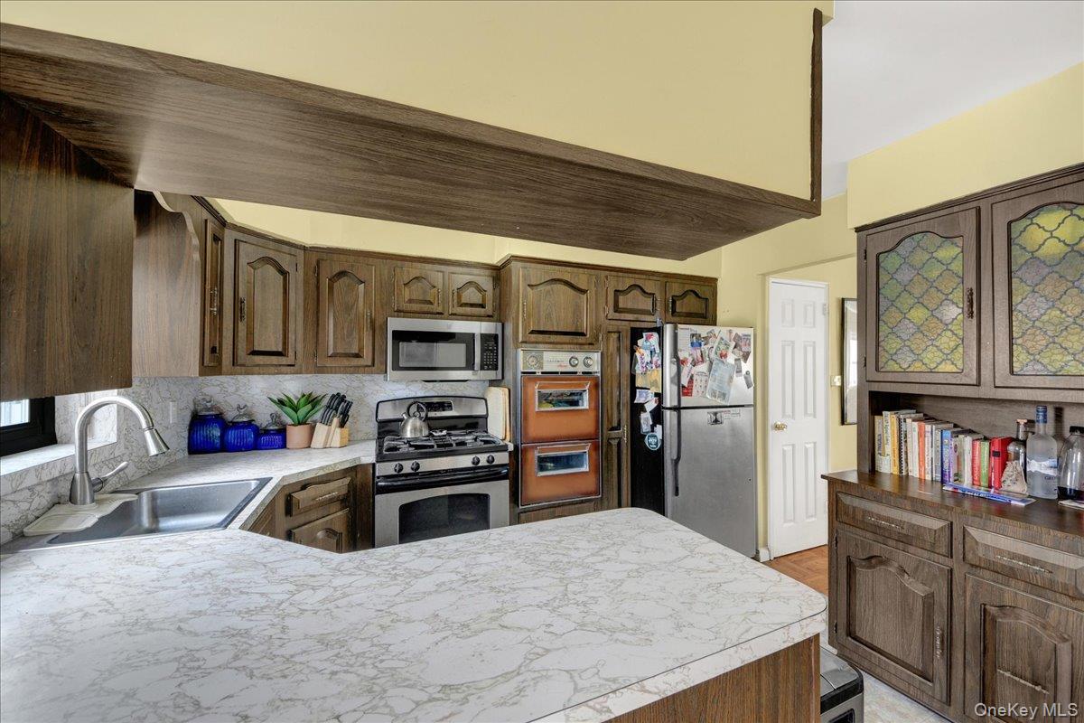 3015 Waterbury Avenue Property Photo 6