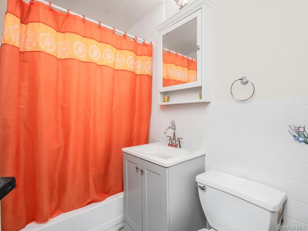 865 E 215th Street Property Photo 14