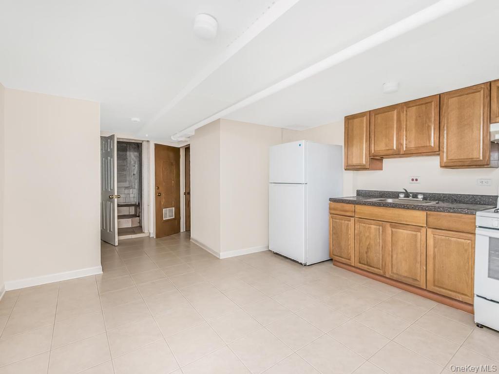 865 E 215th Street Property Photo 18