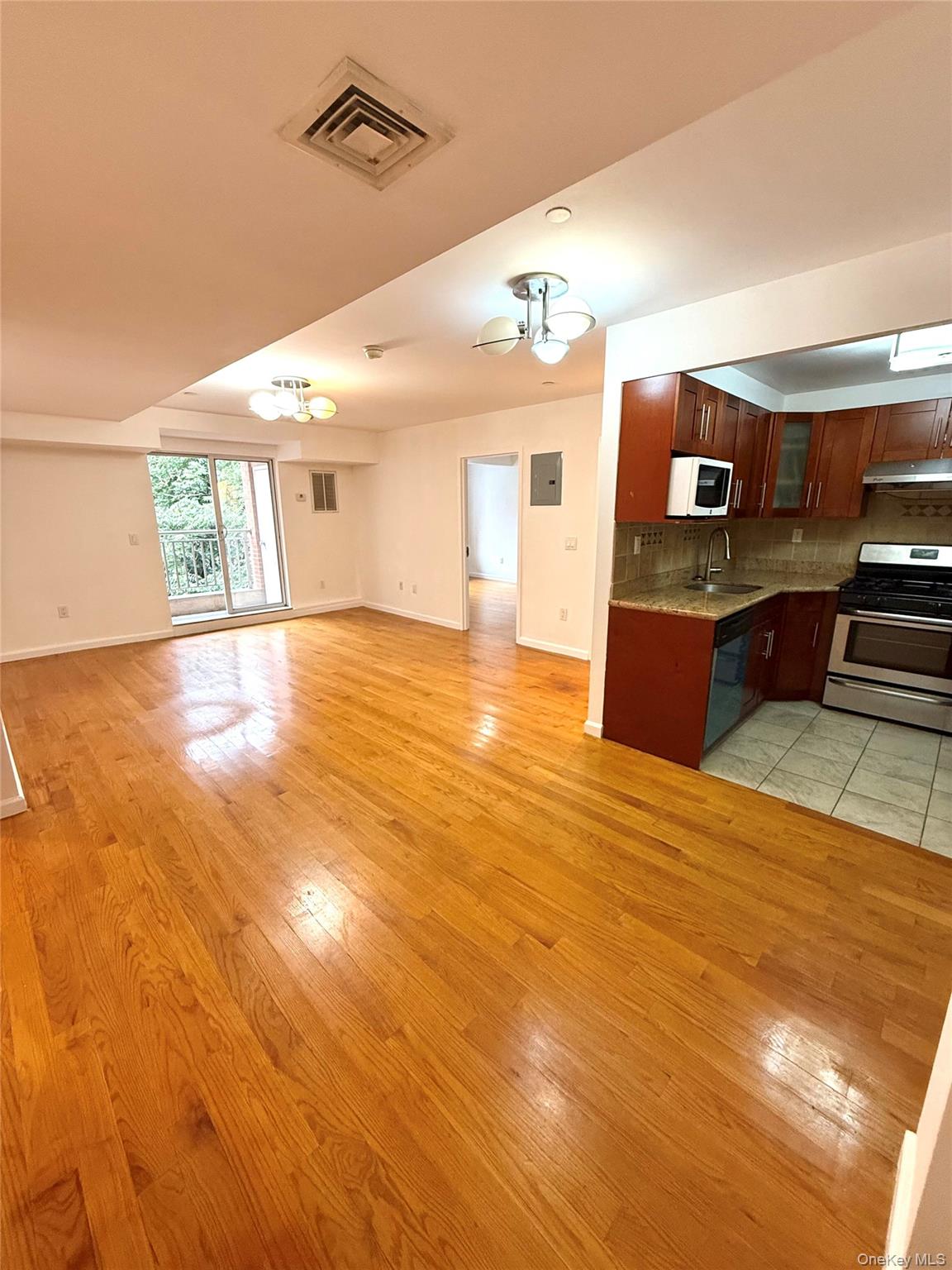 140-75 Ash Avenue 5h Property Photo 1