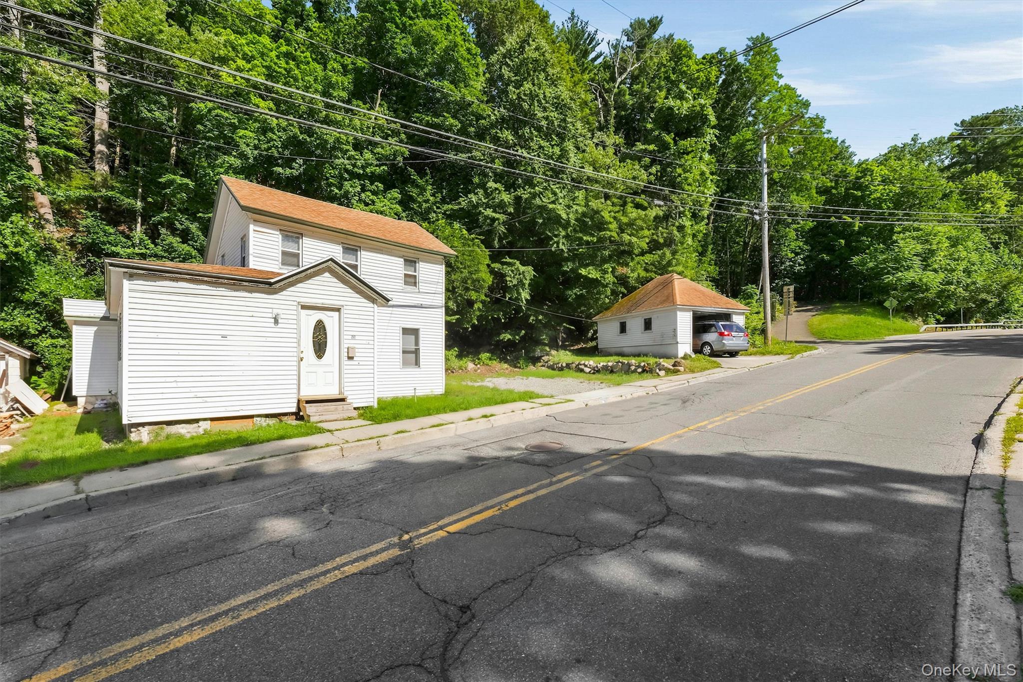 212 Center Street Property Photo 2