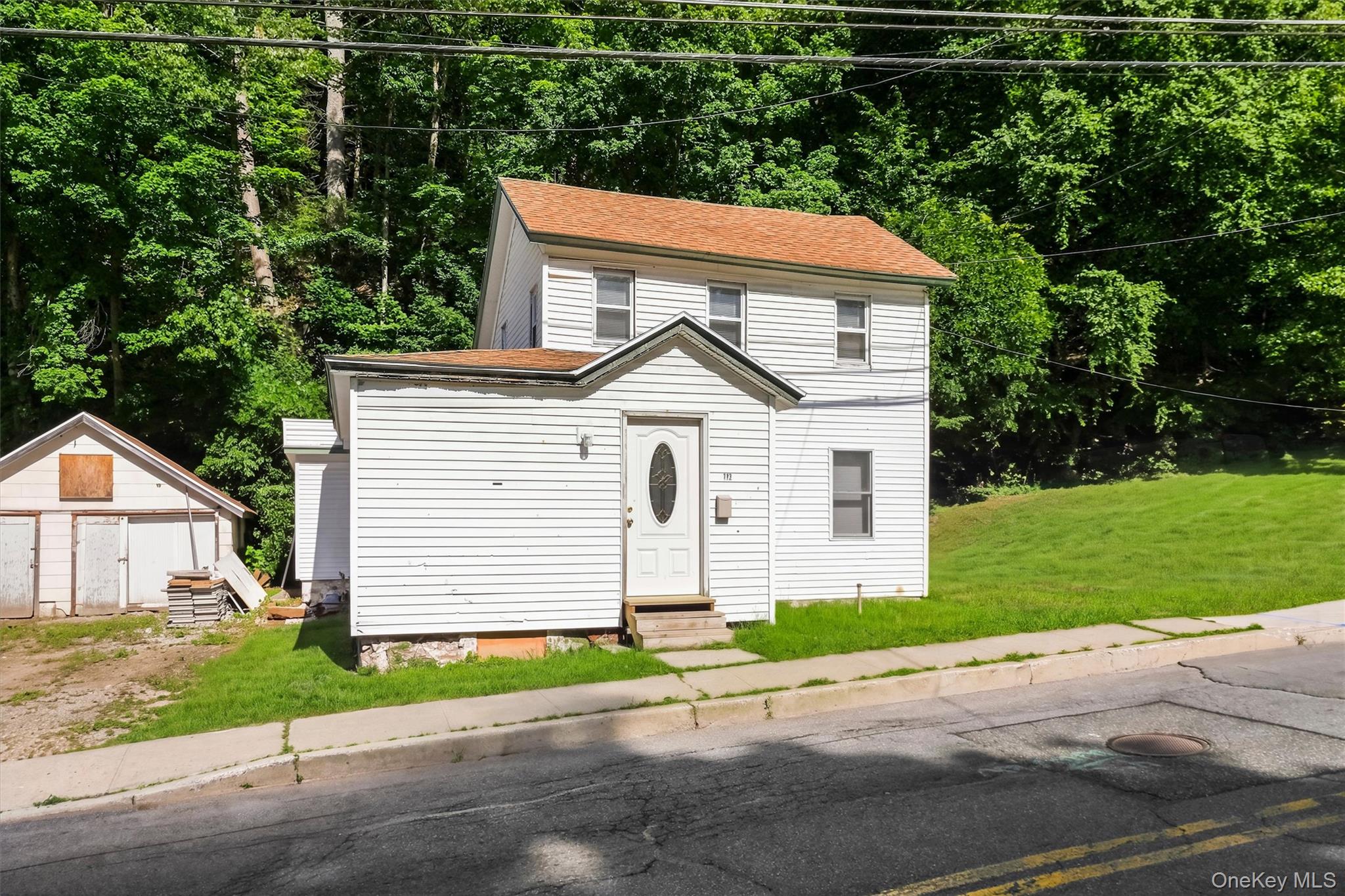 212 Center Street Property Photo 3