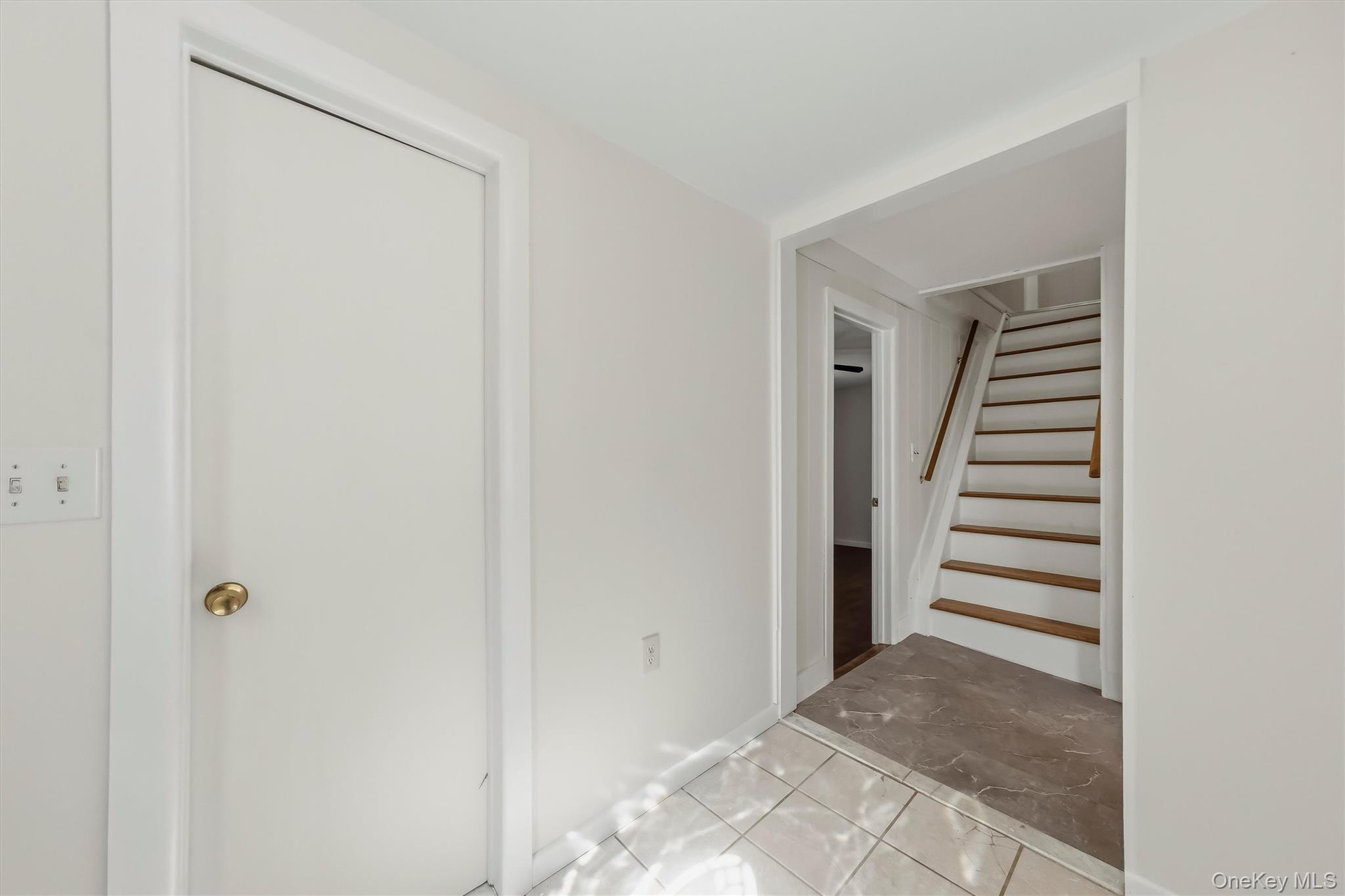212 Center Street Property Photo 4
