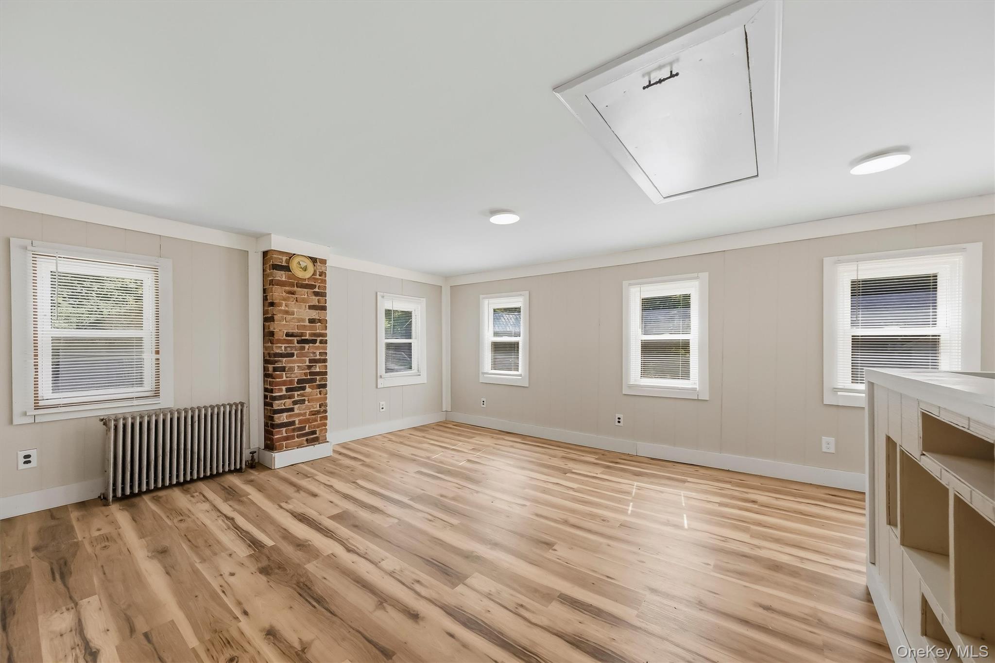 212 Center Street Property Photo 7
