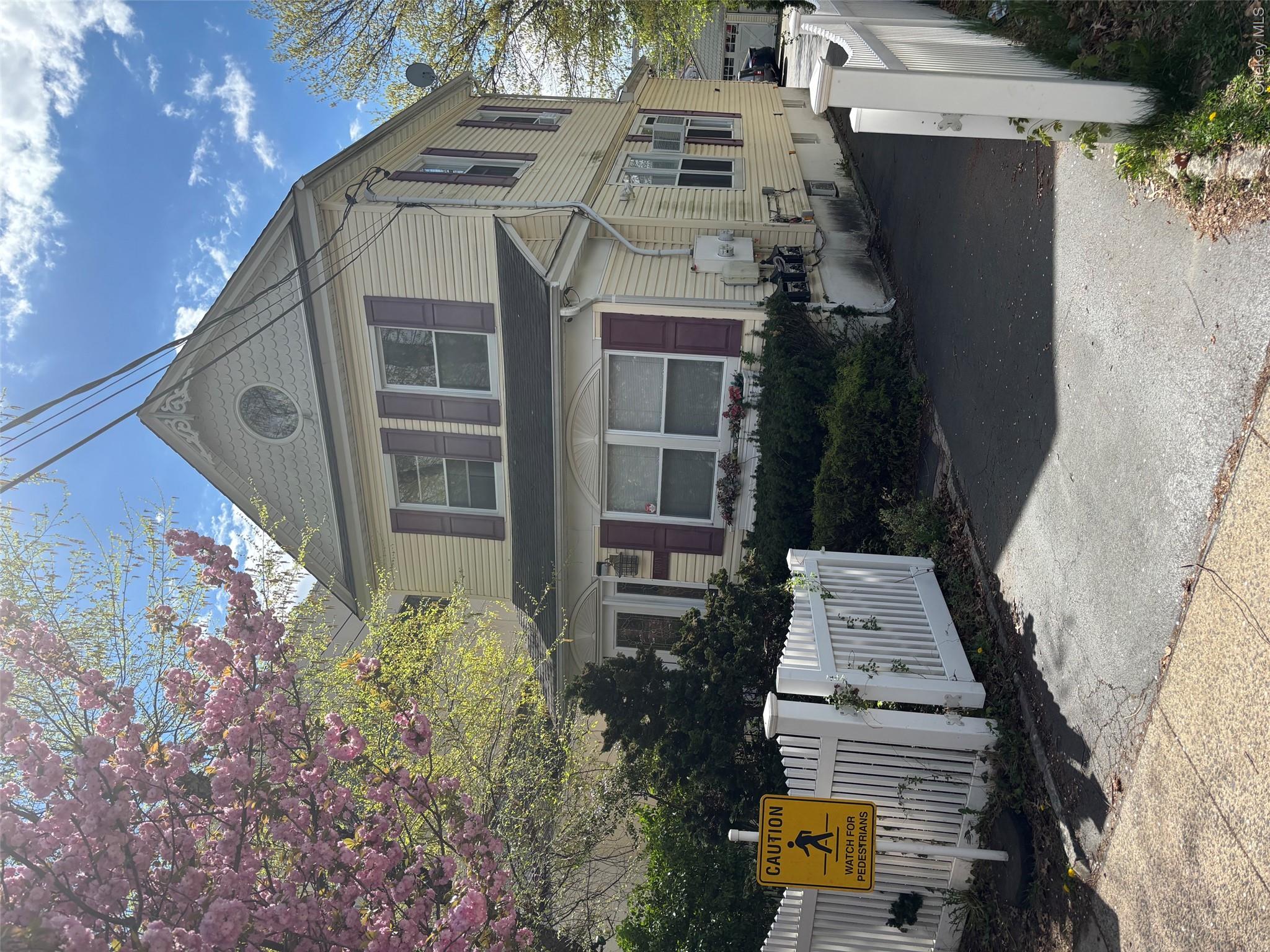 40 South Bayles Avenue Upper Property Photo 1