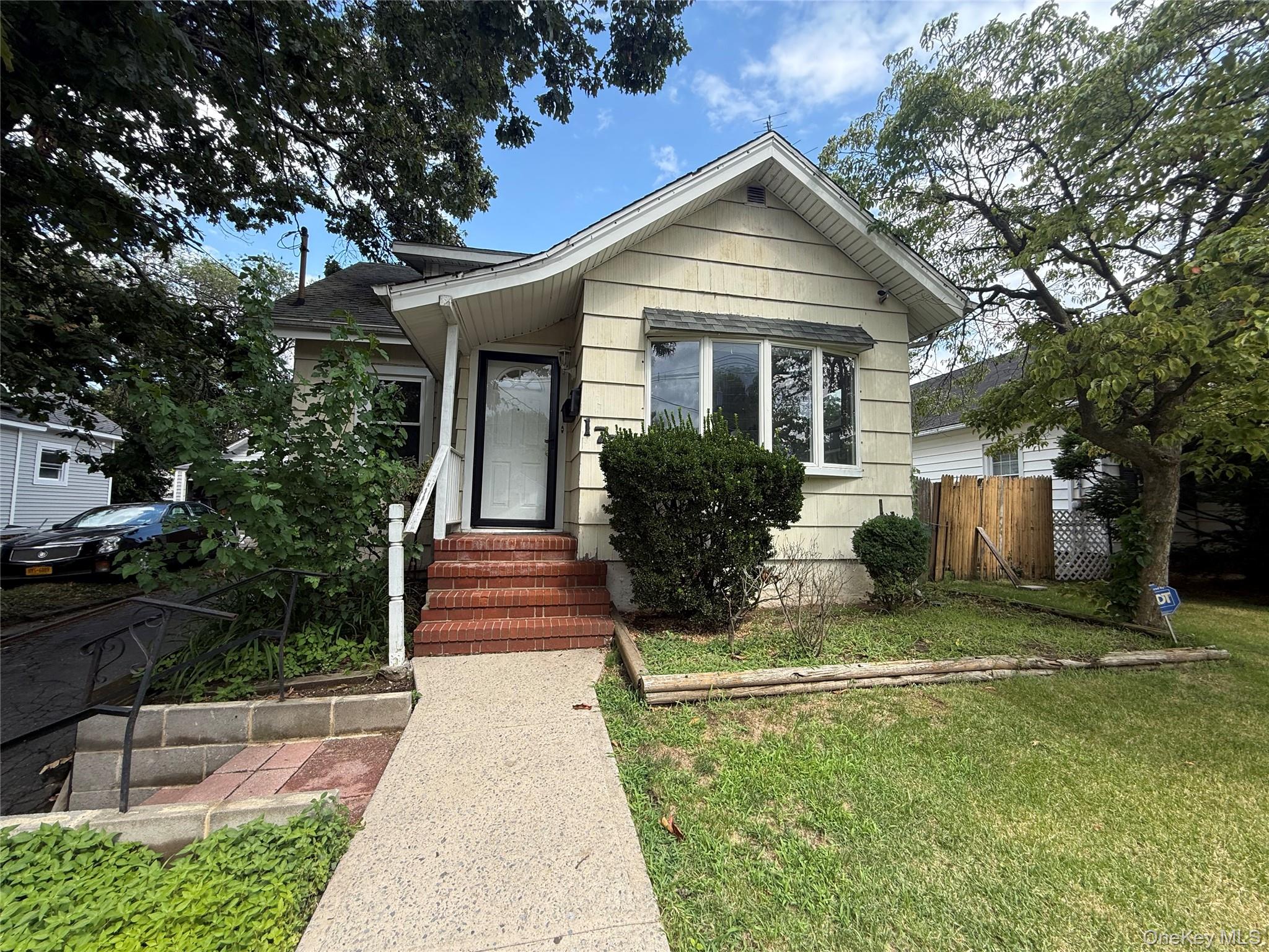 175 S Brookside Avenue Property Photo 1