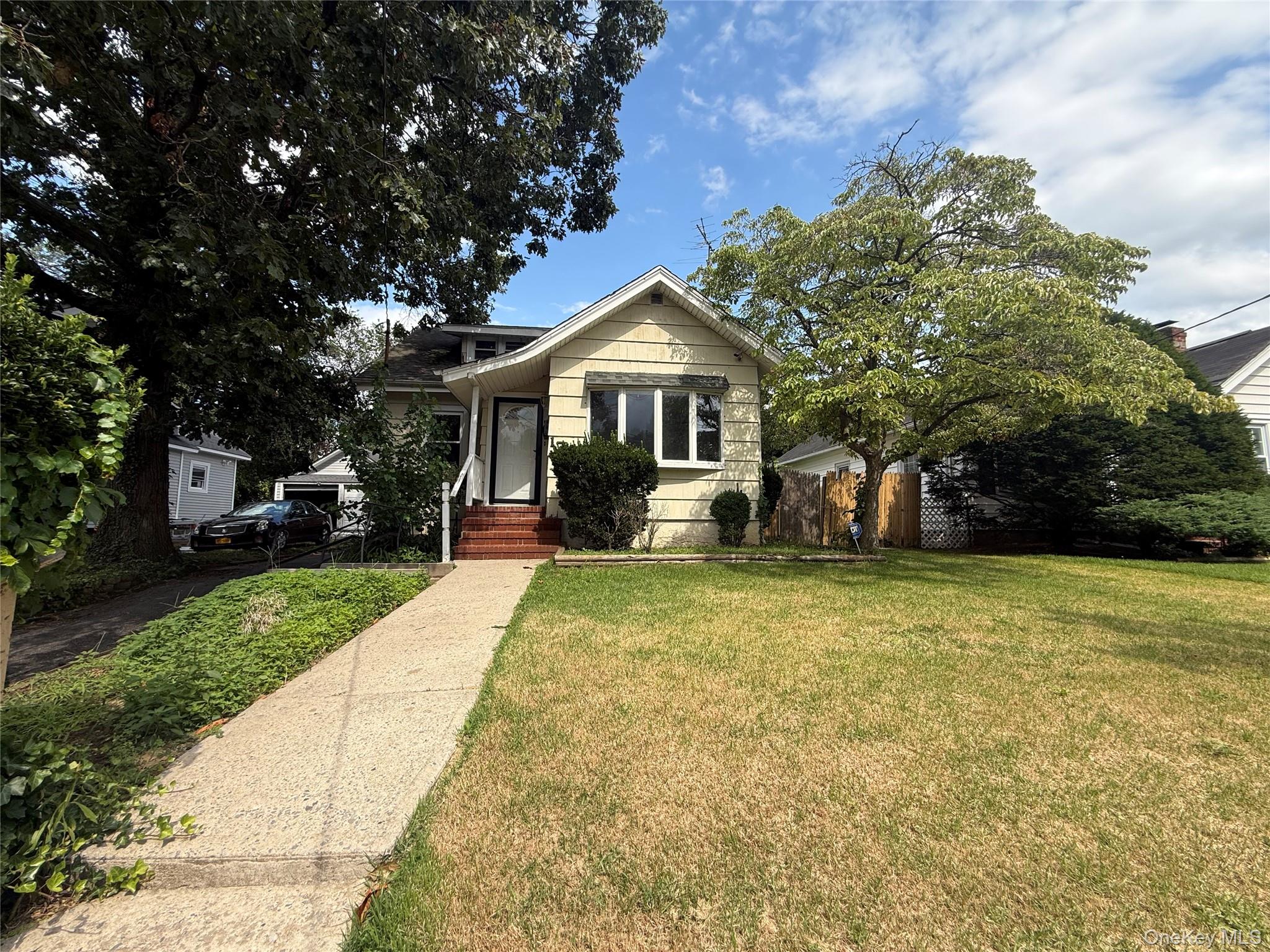 175 S Brookside Avenue Property Photo 2