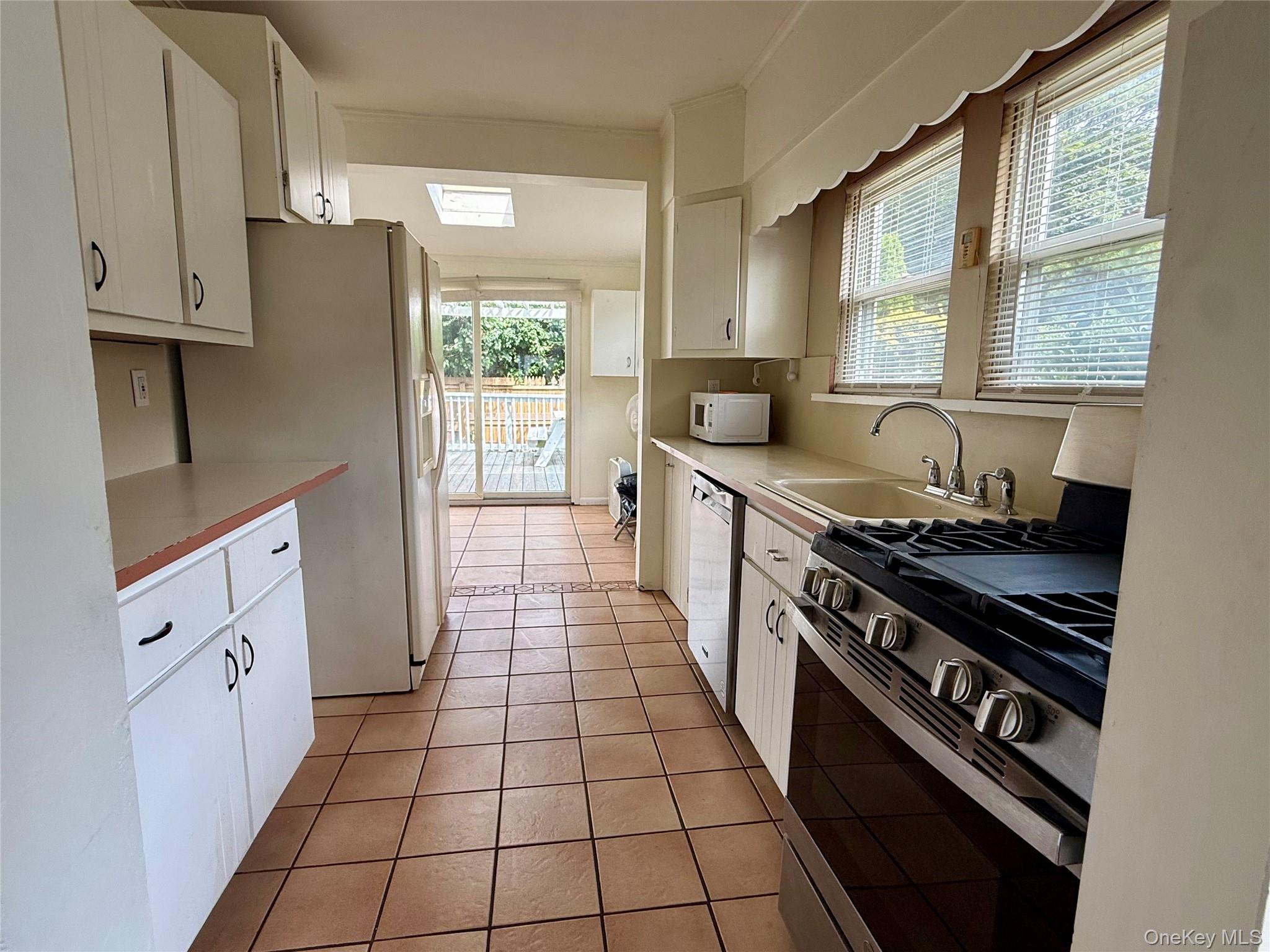175 S Brookside Avenue Property Photo 12