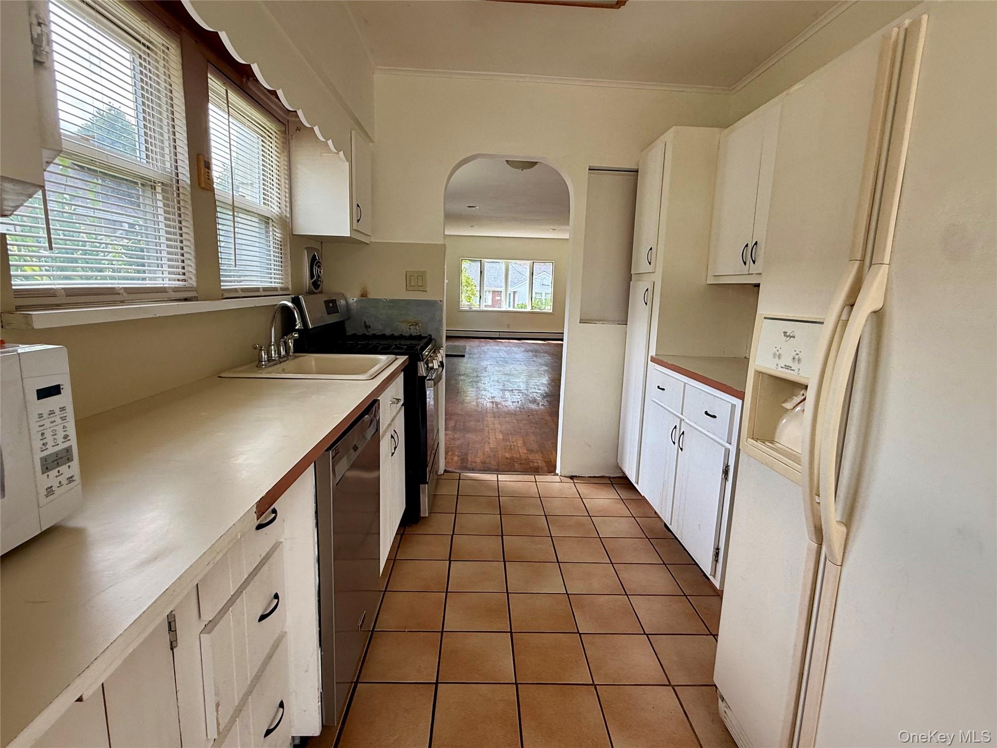 175 S Brookside Avenue Property Photo 13