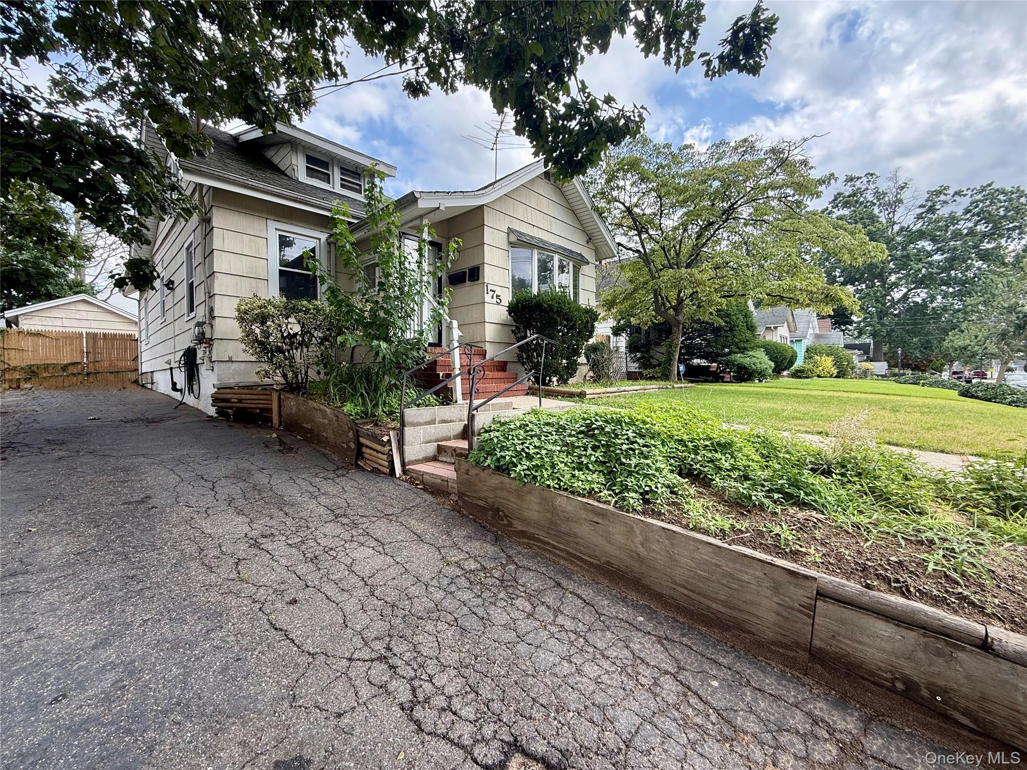 175 S Brookside Avenue Property Photo 38
