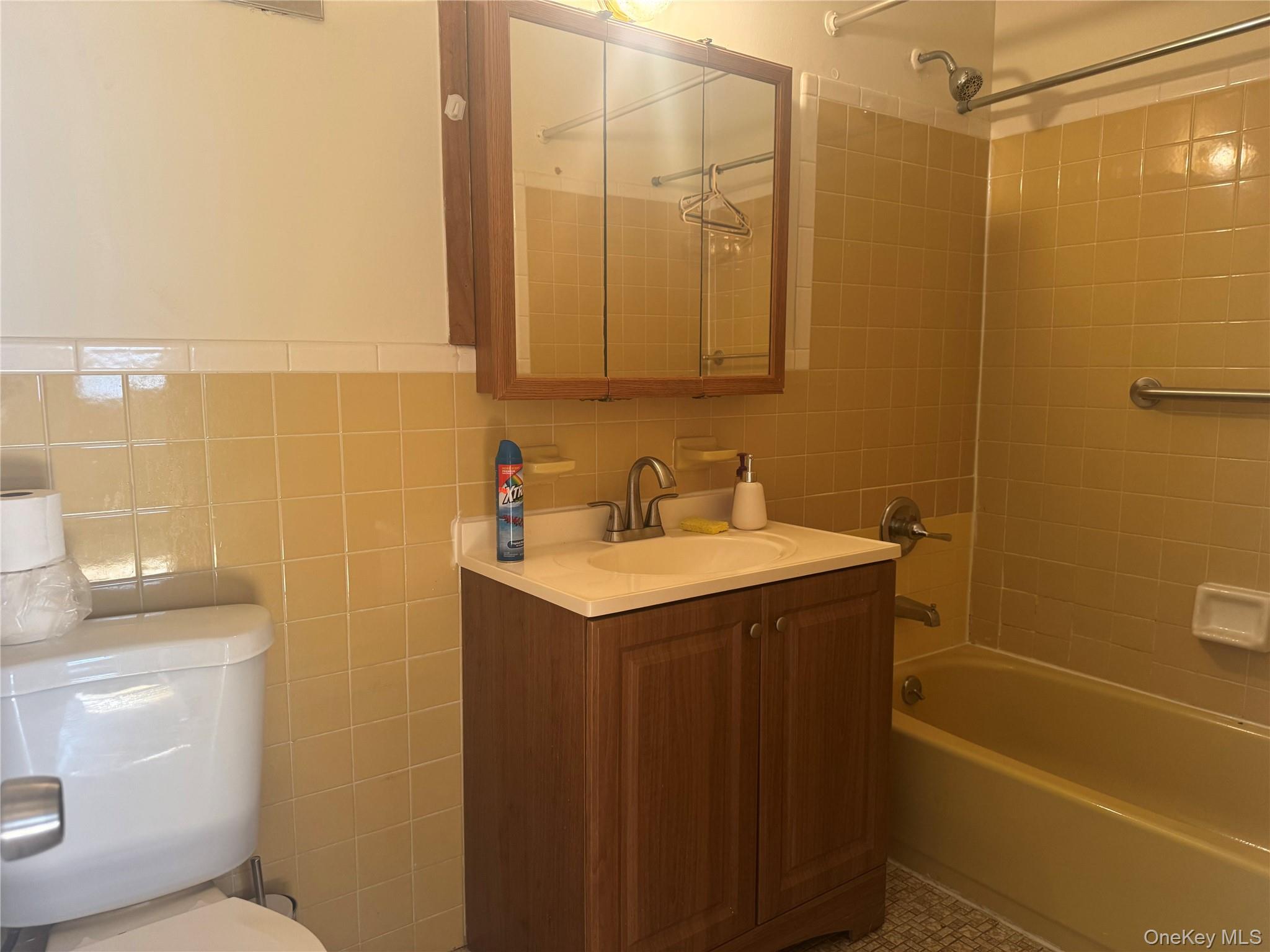 3637 Olinville Avenue Property Photo 6