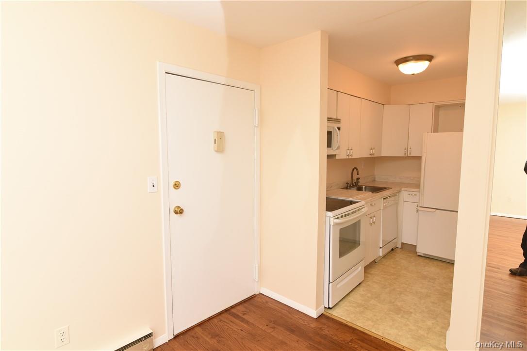 260 West Street B4 Property Photo 1