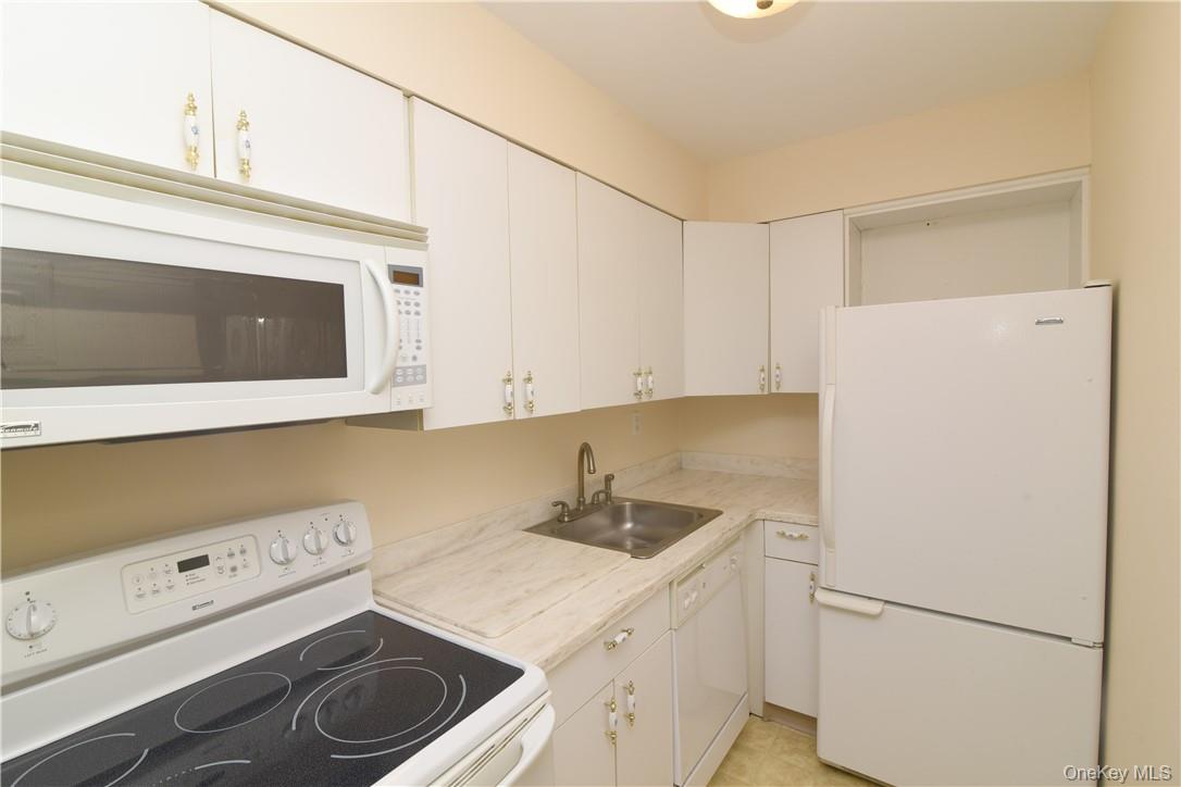 260 West Street B4 Property Photo 4