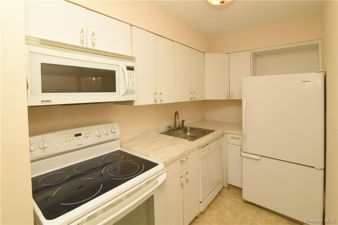 260 West Street B4 Property Photo 5