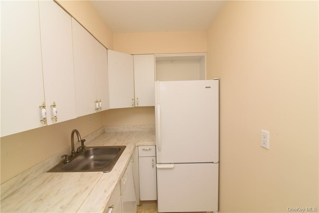 260 West Street B4 Property Photo 7