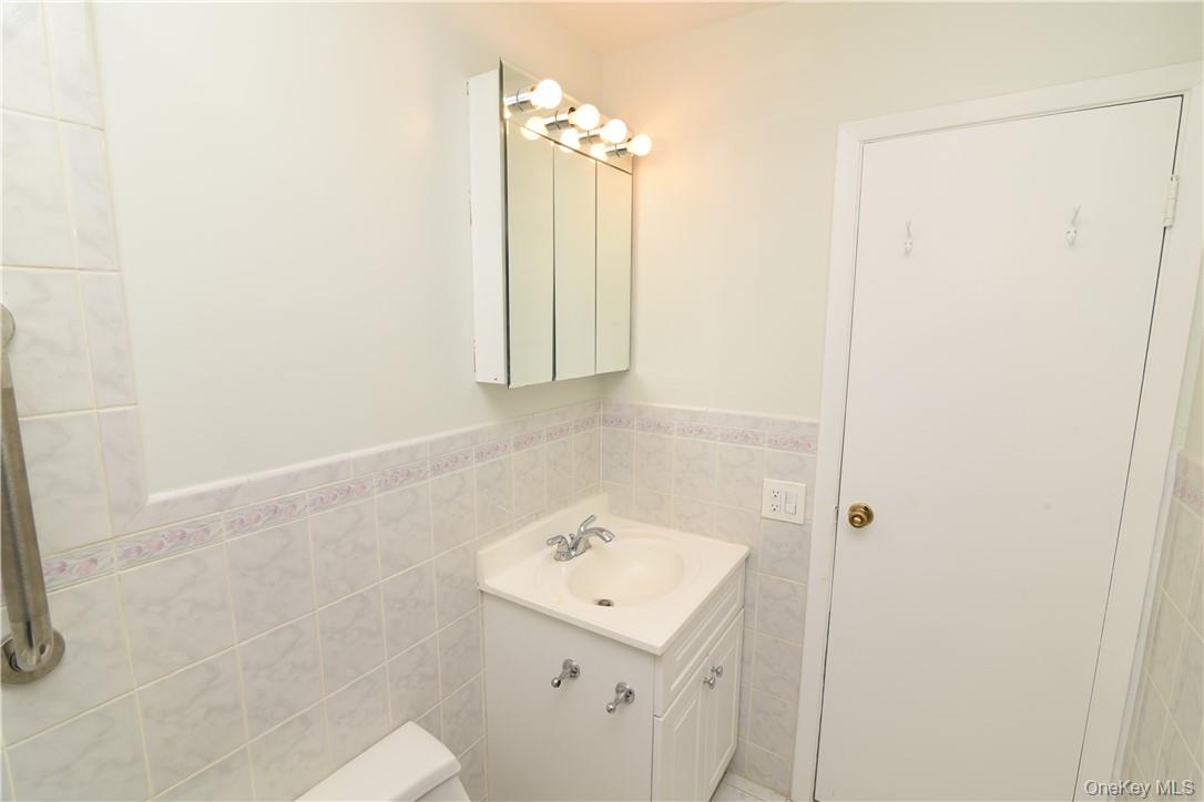 260 West Street B4 Property Photo 9