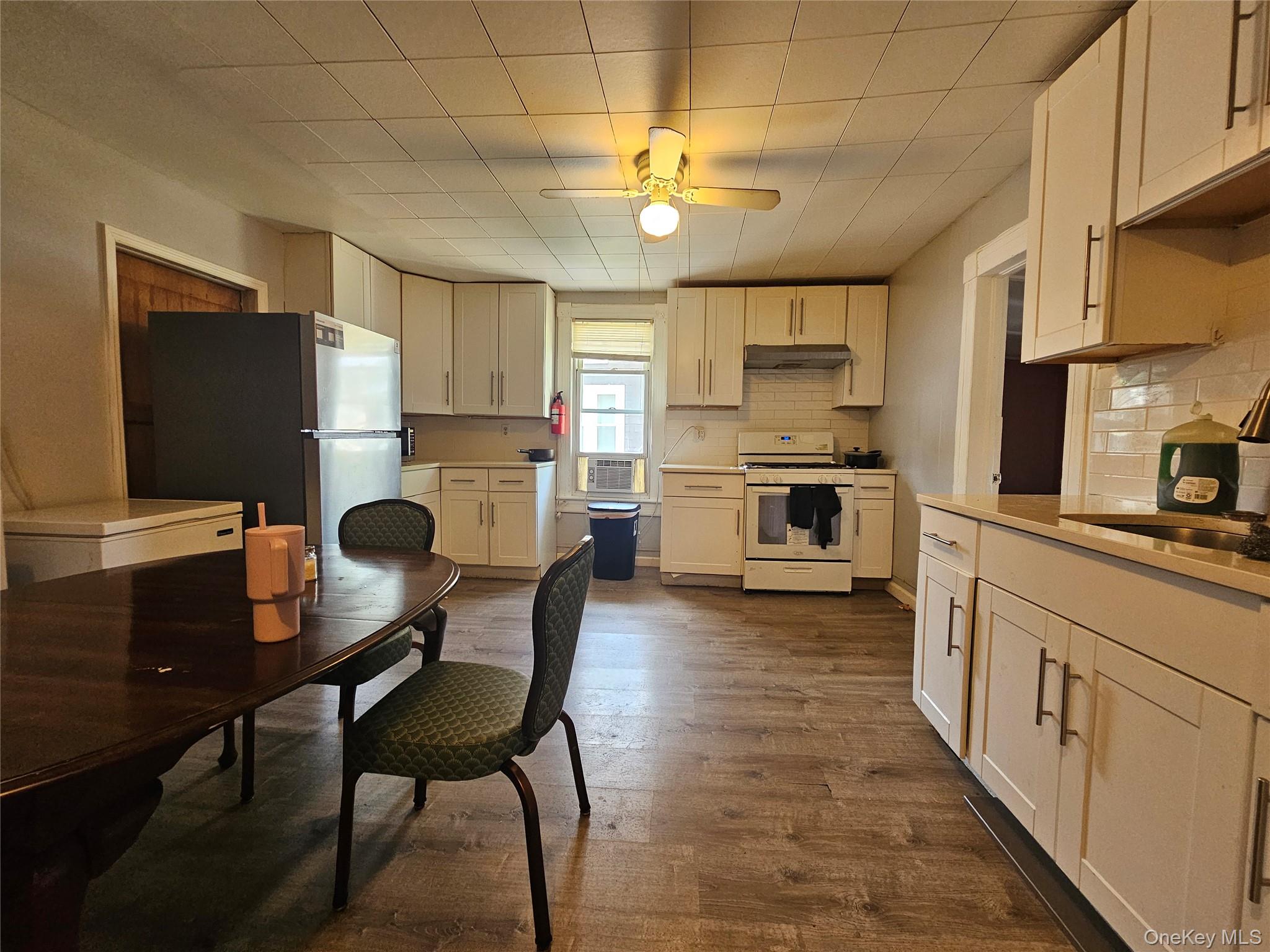 41 Houston Avenue Property Photo 6