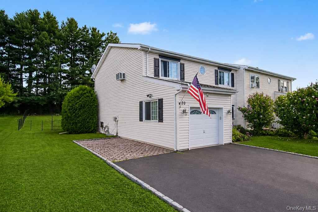 20 Fieldstone Boulevard Property Photo 3