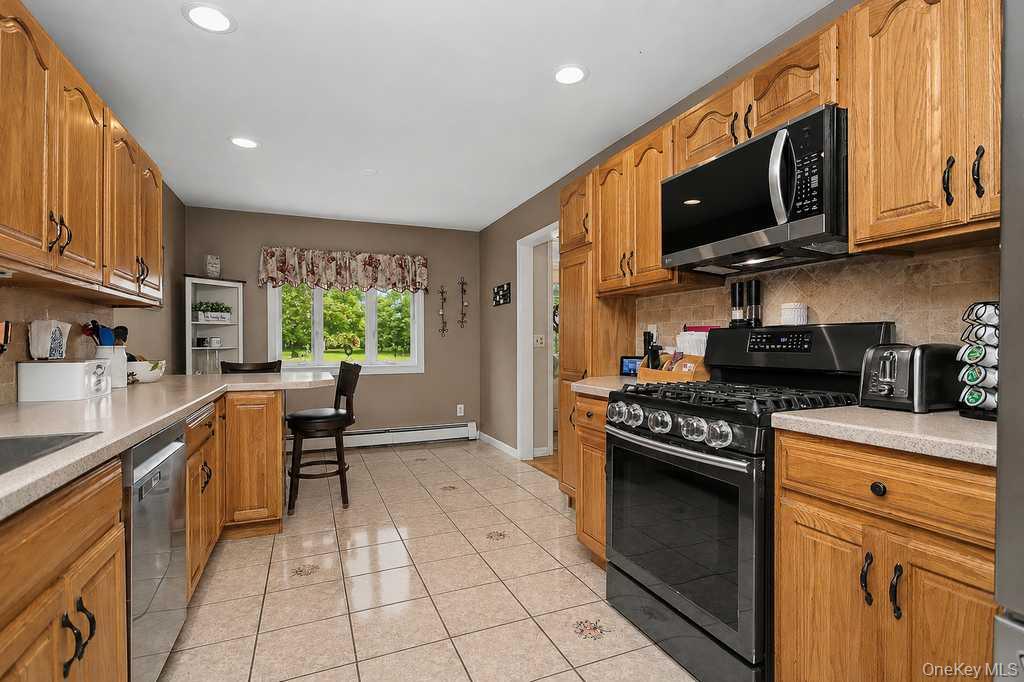 20 Fieldstone Boulevard Property Photo 8