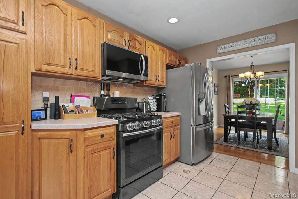 20 Fieldstone Boulevard Property Photo 9