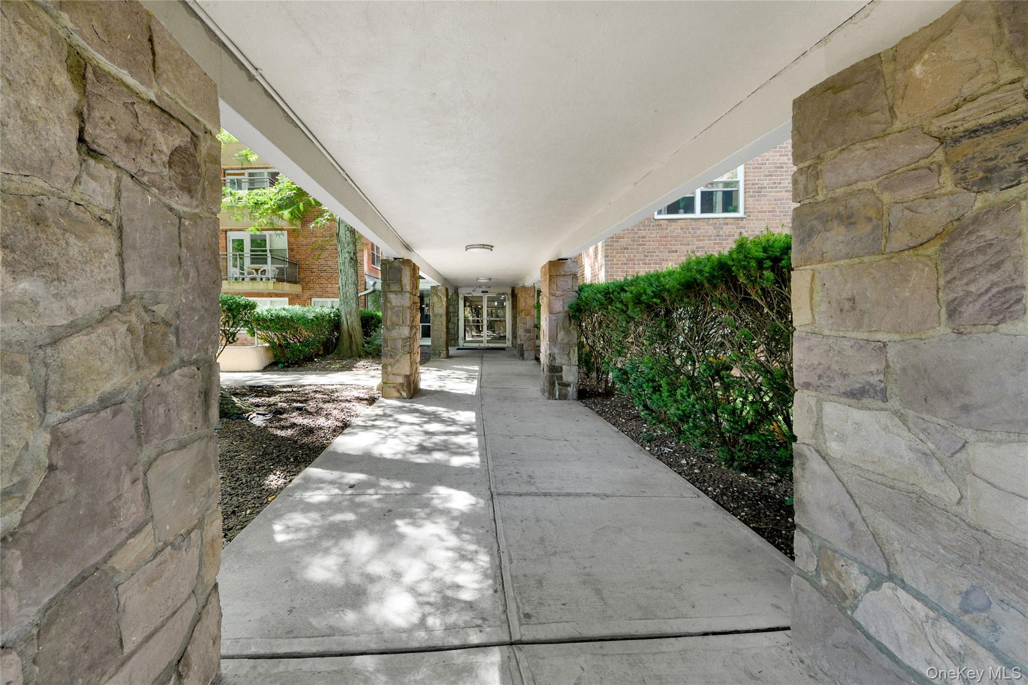 40 S Cole Avenue 1h Property Photo 18