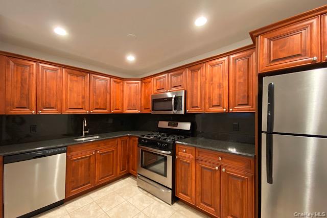 280 Bellmore Avenue 52 Property Photo 2