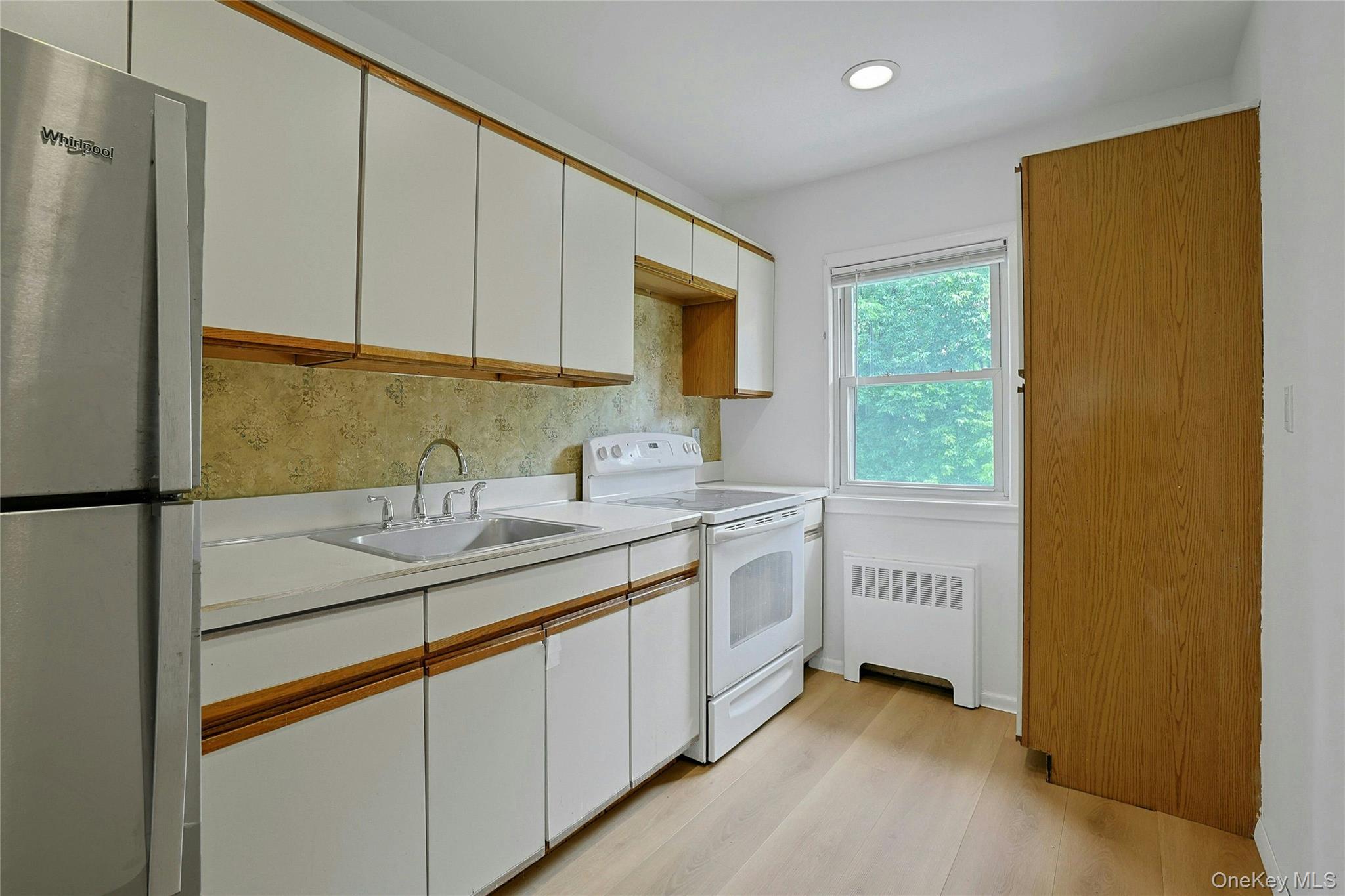 140 N Broadway U-4 Property Photo 7