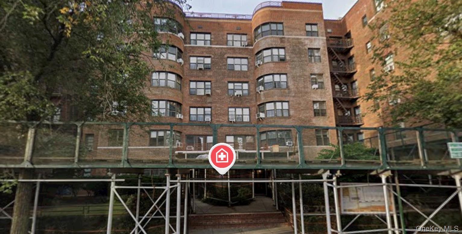 98-120 Queens Boulevard Property Photo 1
