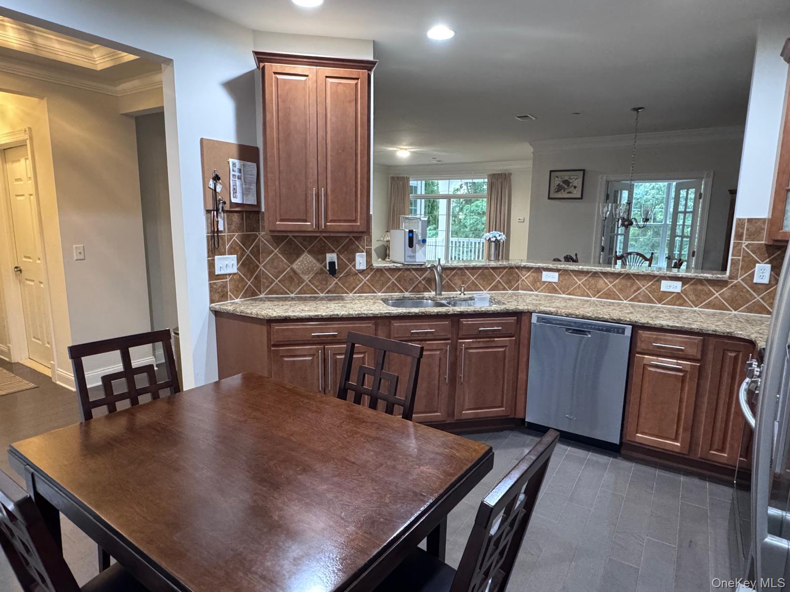 622 Regency Drive Property Photo 3