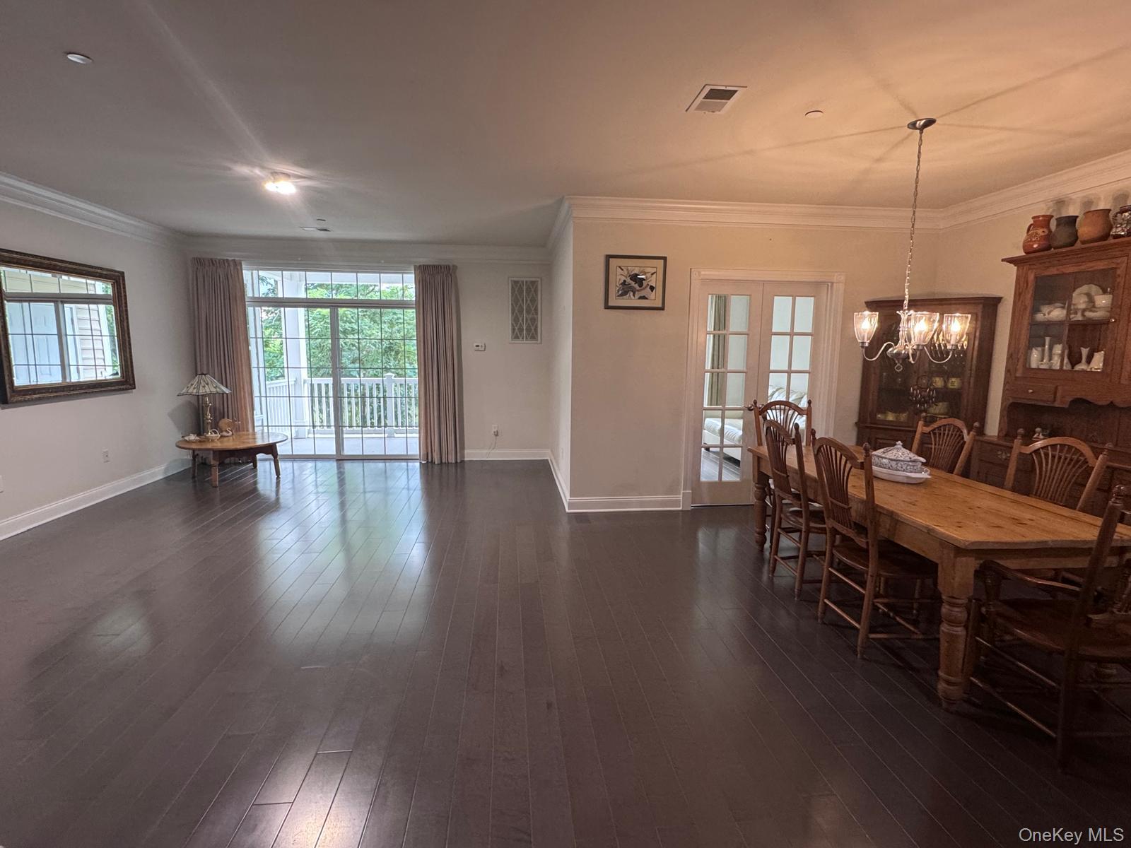 622 Regency Drive Property Photo 8