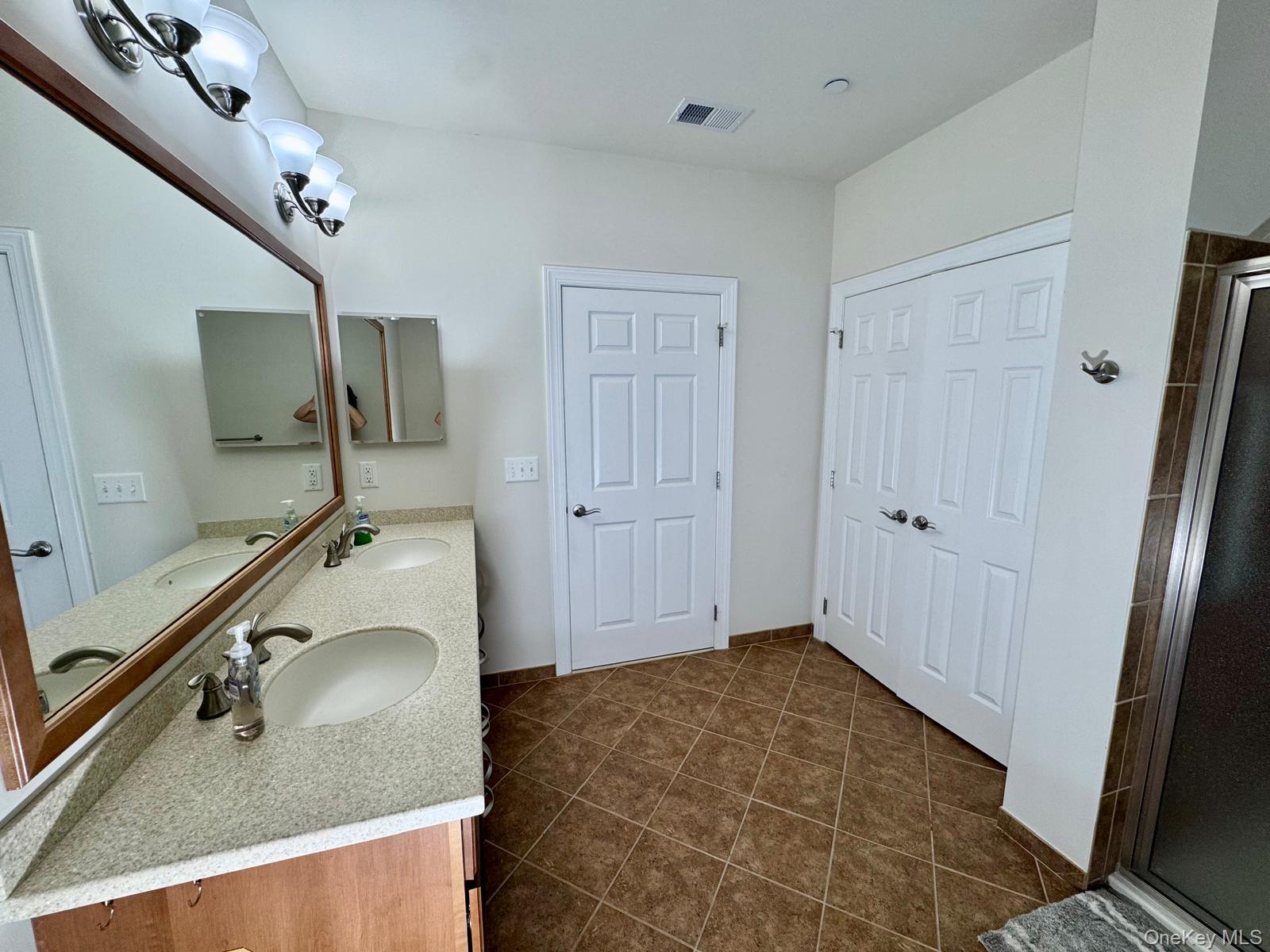 622 Regency Drive Property Photo 10
