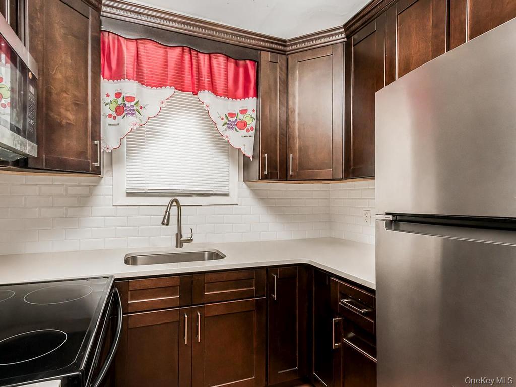 3057 Williamsbridge Road Property Photo 2