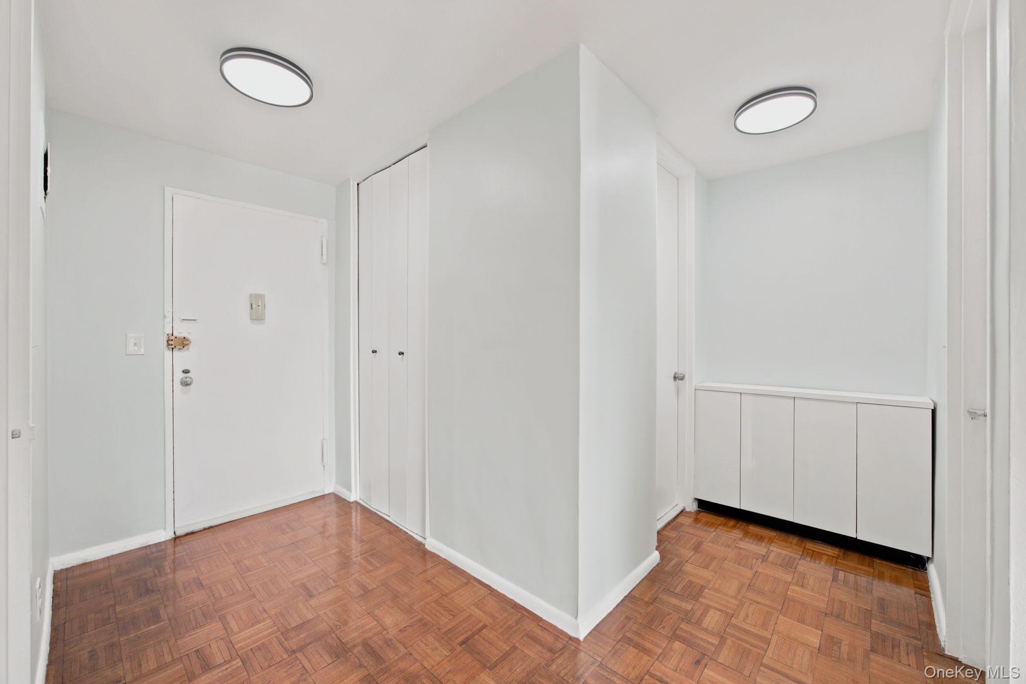 185 Hall Street 1010 Property Photo 5