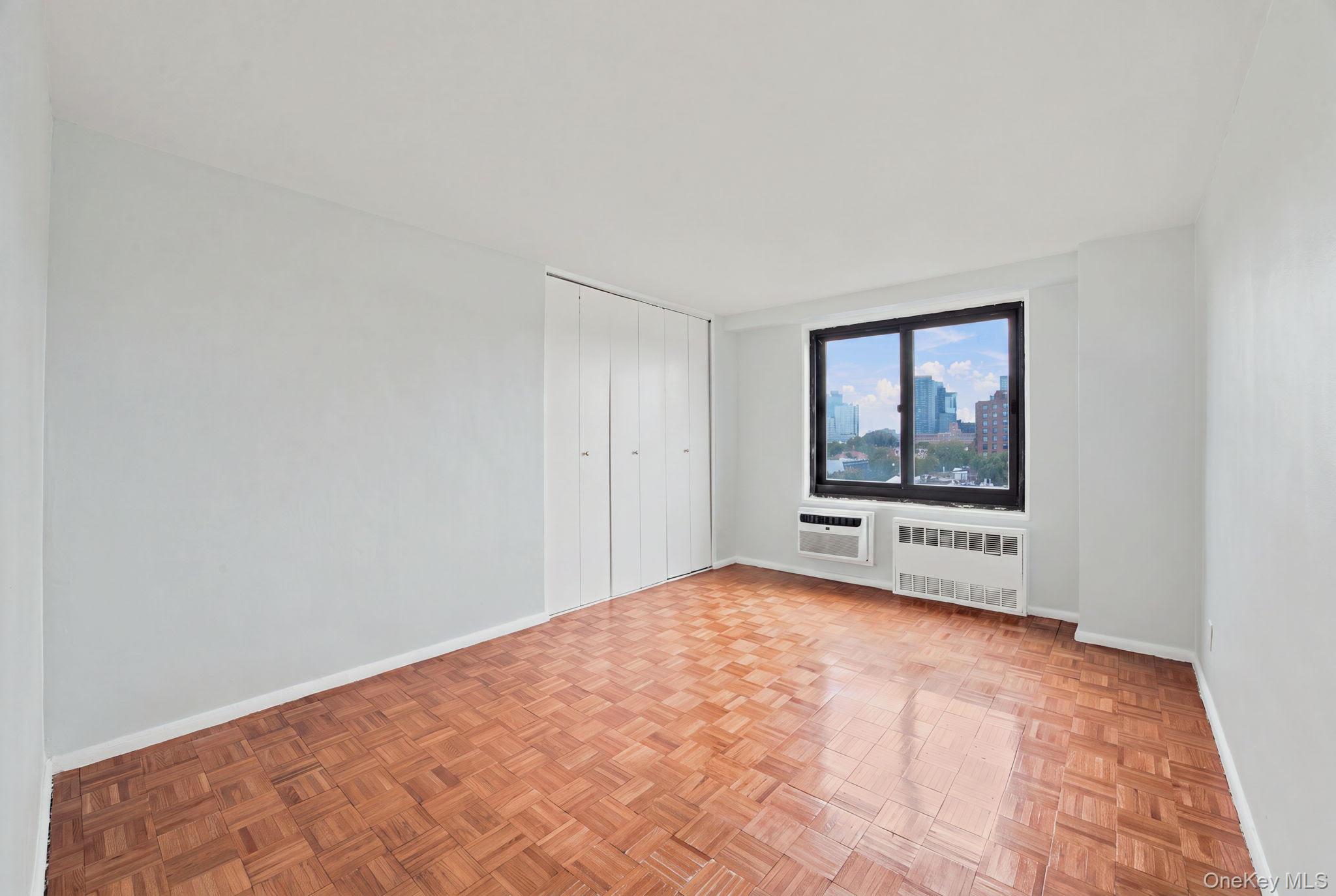 185 Hall Street 1010 Property Photo 8